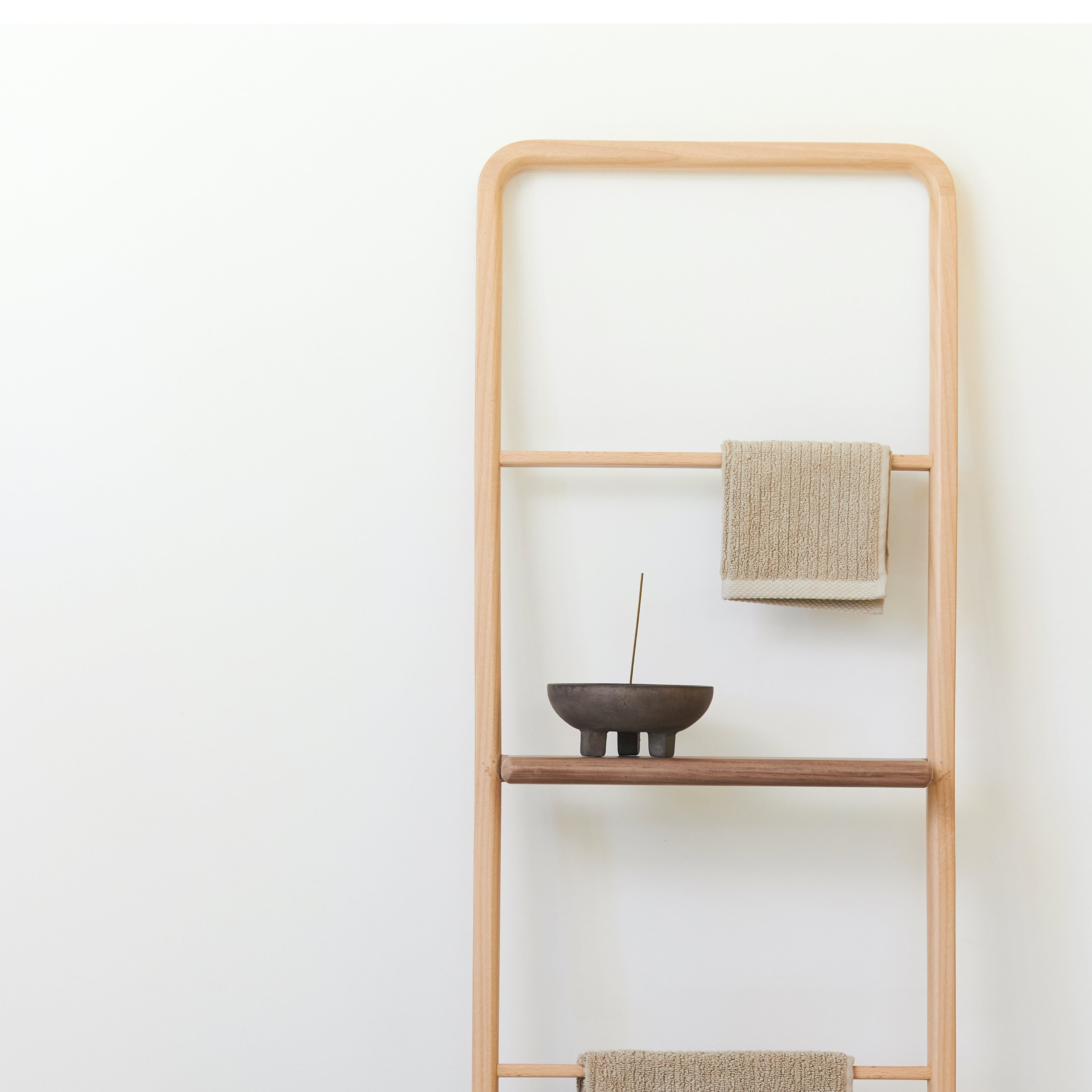 Rustic Wooden Towel Ladder - Bathroom & Kitchen Storage Rack for Hand Towels, Blankets & Decor - Space Saving Home Organization Solution for Small Bathrooms, Laundry Rooms & Farmhouse Style Decor
