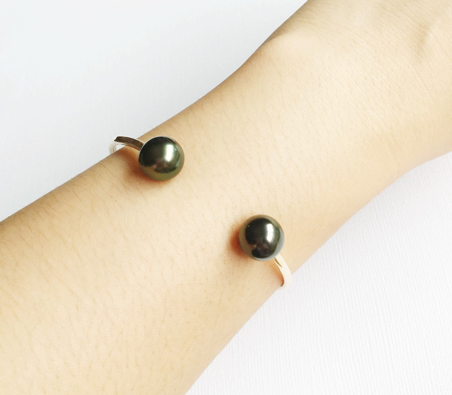 Exquisite Tahitian Pearl Cuff Bracelet (B100) - Elegant Jewelry for Women, Perfect for Weddings, Parties & Special Occasions