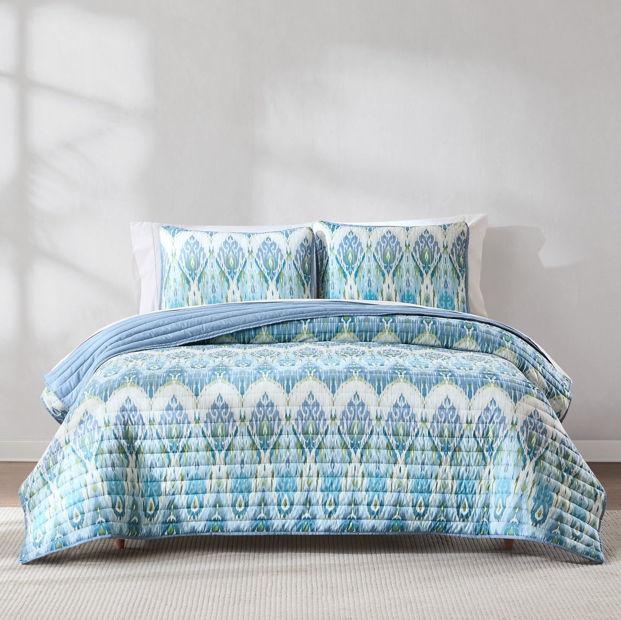 Stylish Ikat Drops Quilt Set - Queen Size Bedding with Matching Pillow Shams - Perfect for Boho Chic Bedroom Decor & Guest Room Makeover