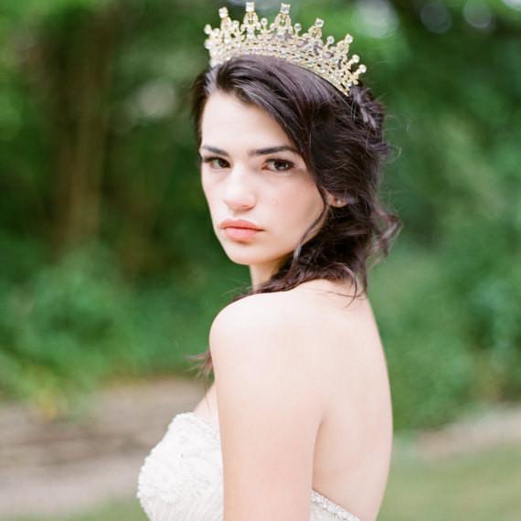 QUEEN VICTORIA Bridal Tiara - Elegant Crystal Wedding Crown for Bride, Bridesmaids & Prom | Perfect for Weddings, Pageants & Special Occasions