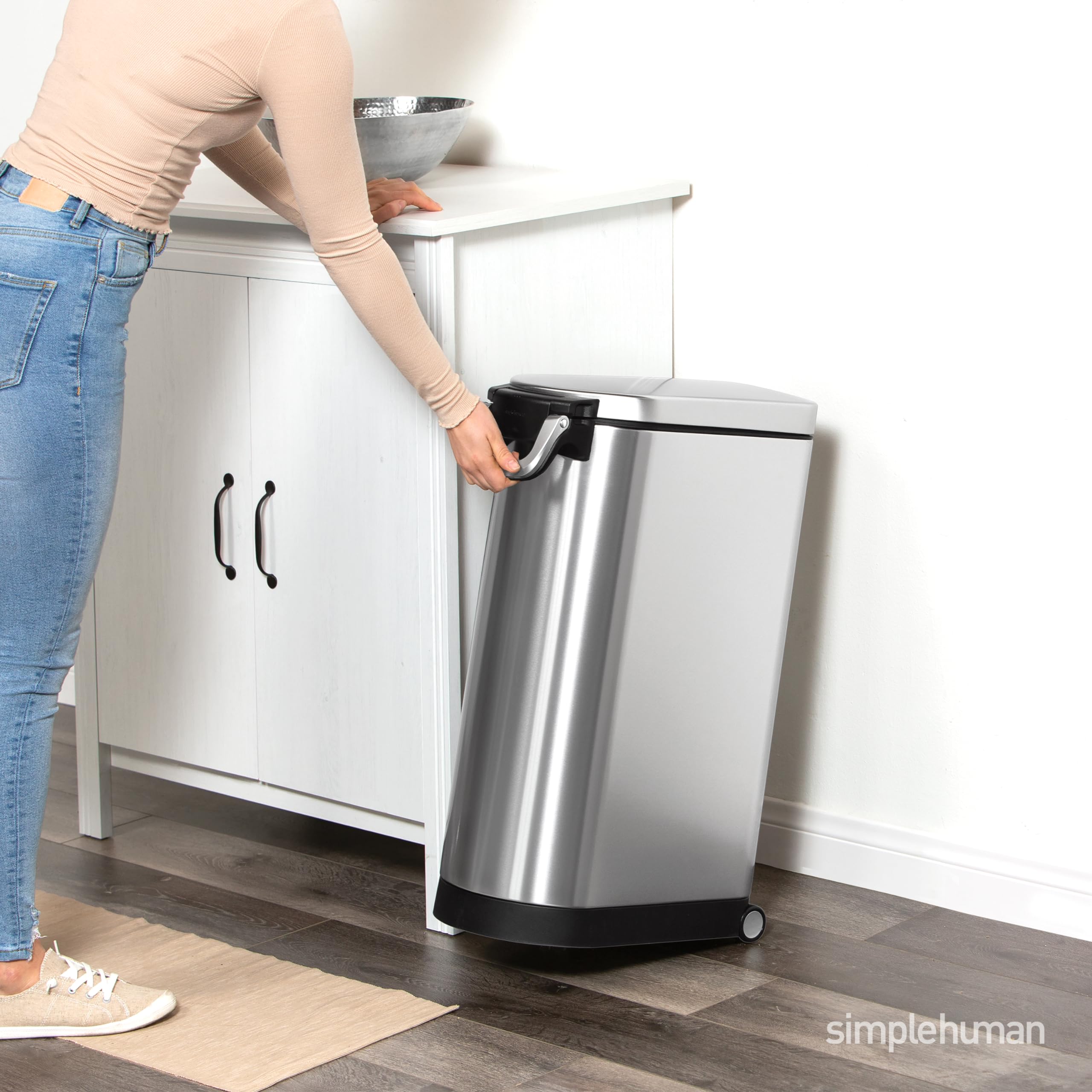 Simplehuman 35 Liter (40 lb / 18.1 kg) X-Large Pet Food Storage Container - Airtight Dog Food Bin, Cat Food Dispenser & Bird Seed Storage - Brushed Stainless Steel - Ideal for Kitchen, Pantry or Garage Organization