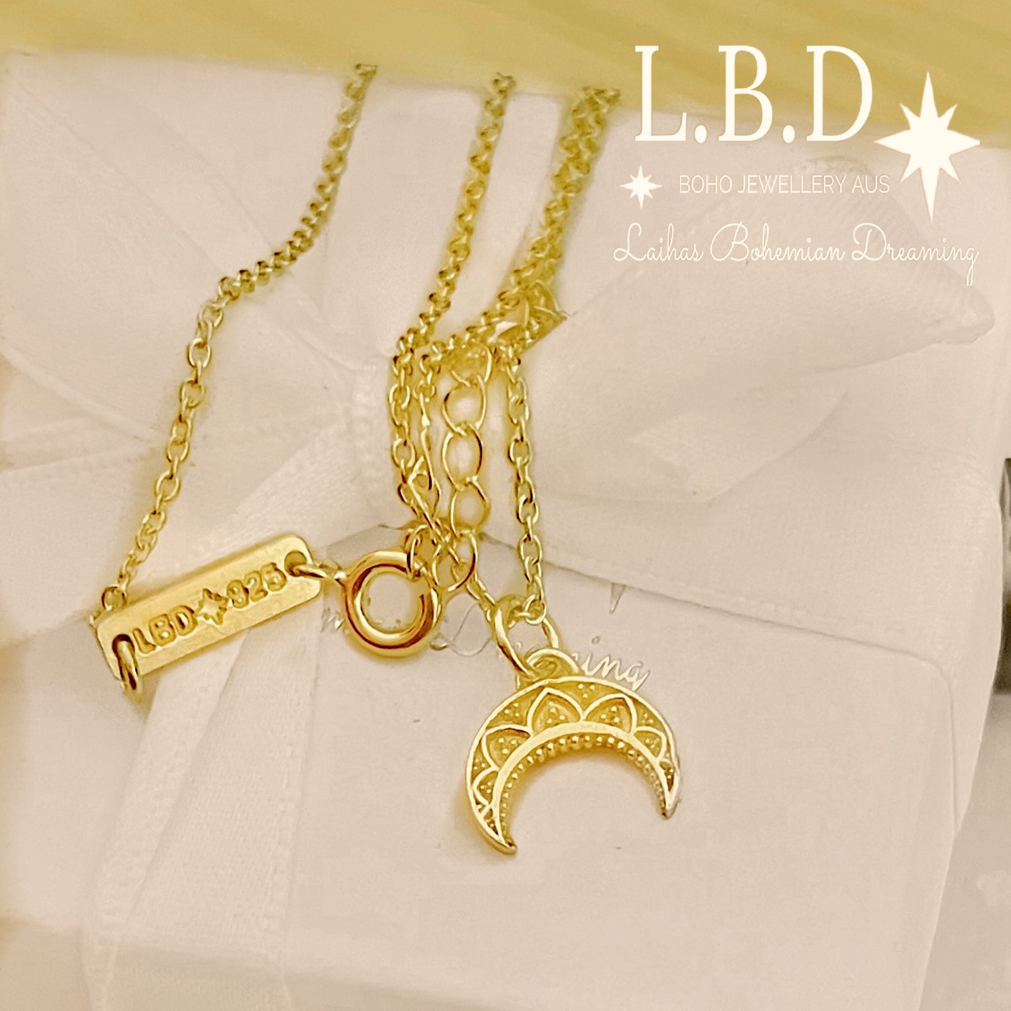 Laihas La Luna Mini Moon Gold Boho Necklace for Women - Dainty Gold Moon Pendant Necklace - Boho Chic Jewelry for Everyday Wear & Special Occasions
