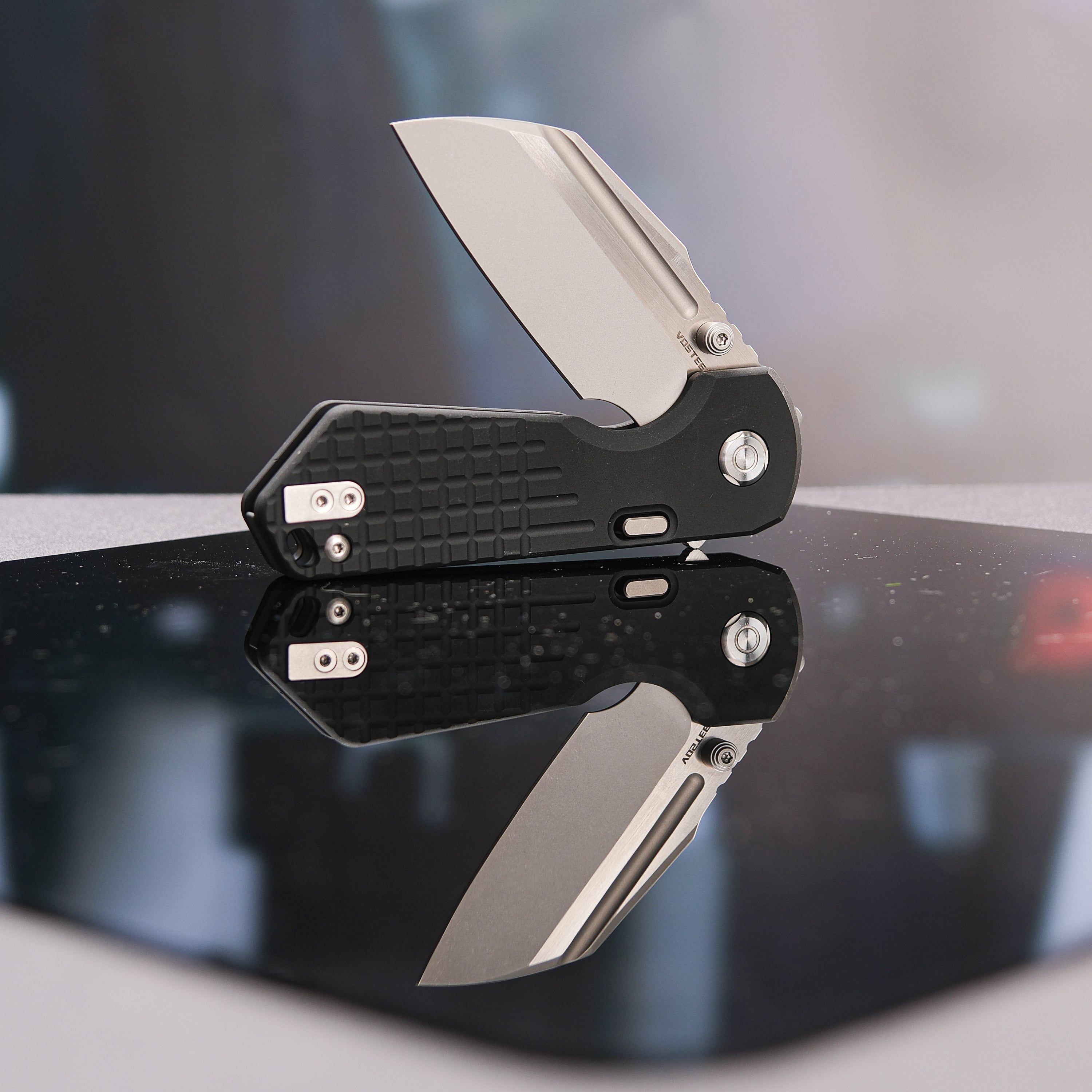Premium EDC Pocket Knife - Hedgehog Top Liner Lock with 2.99