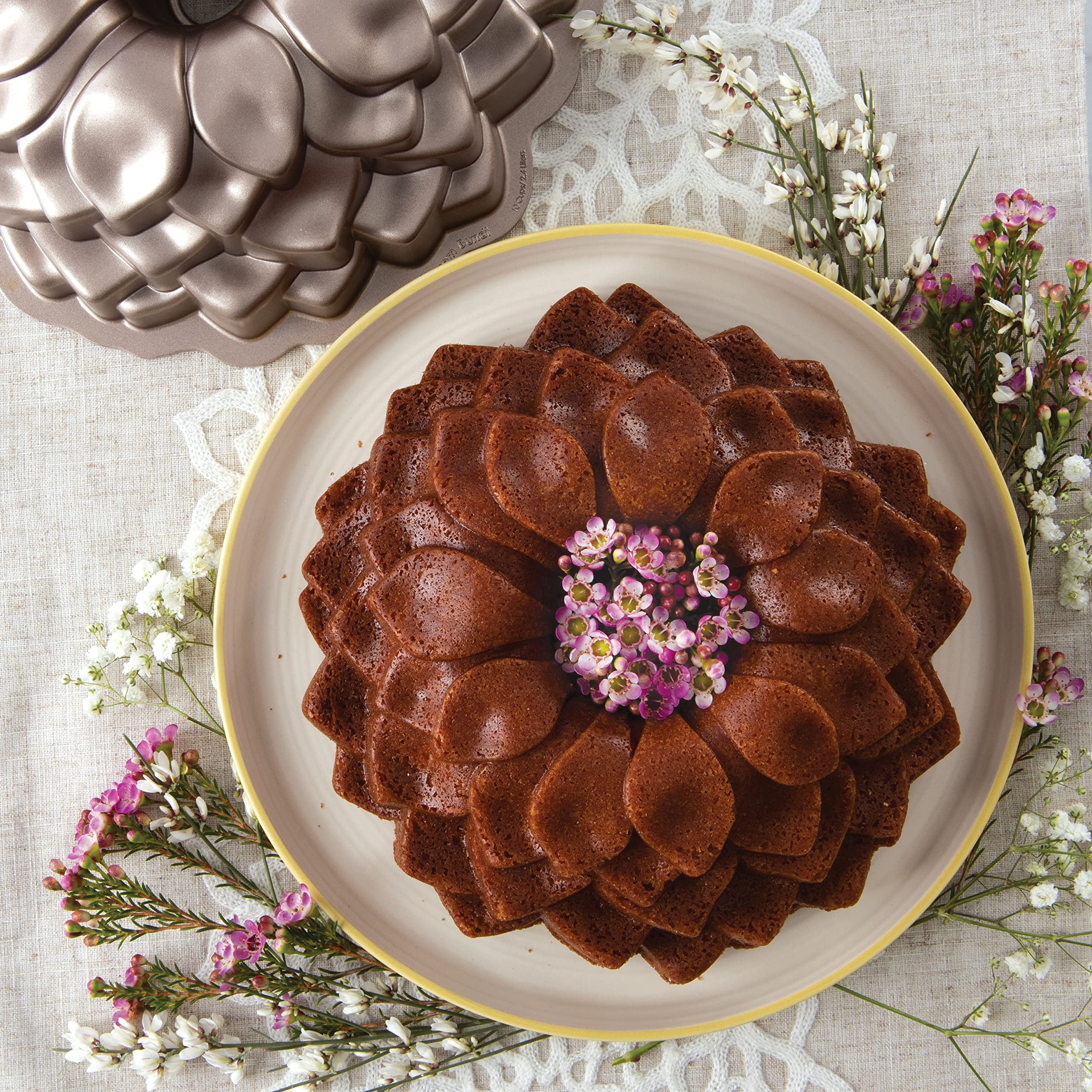Nordic Ware Blossom Bundt Pan - Premium Non-Stick Baking Pan for Cakes, Bread & Desserts - Perfect for Birthday Parties, Tea Time & Holiday Baking