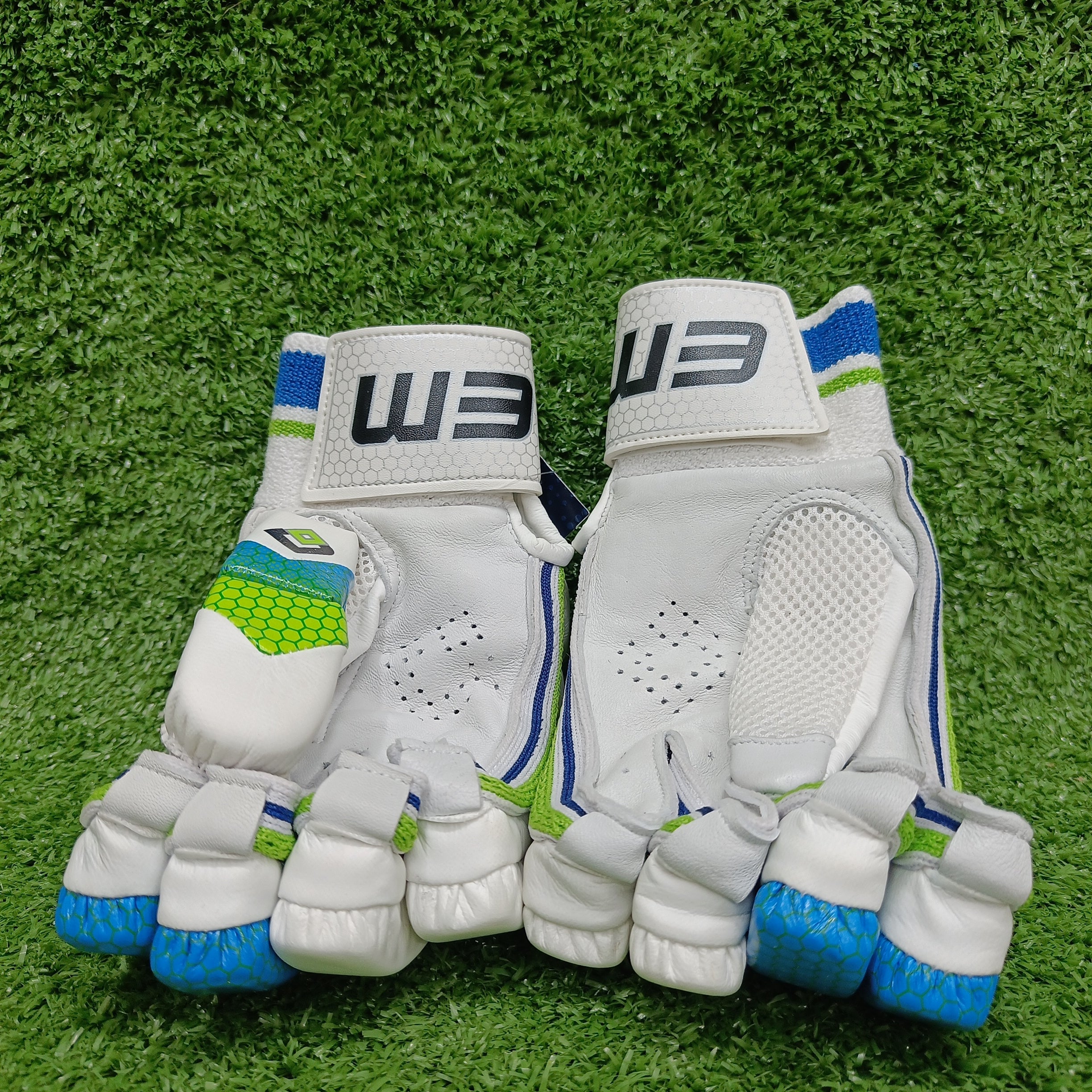 EM GT 5.0 Junior/Youth Cricket Batting Gloves - Lightweight Protective Gear for Young Players - Perfect for Practice & Matches