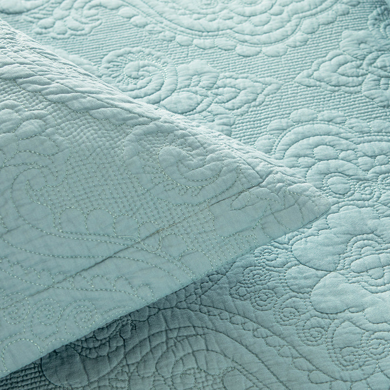 Aramis Reversible 3-Piece Damask Quilt Set - King Size Bedding with Matching Pillow Shams - Luxury Bedroom Decor for Master & Guest Rooms