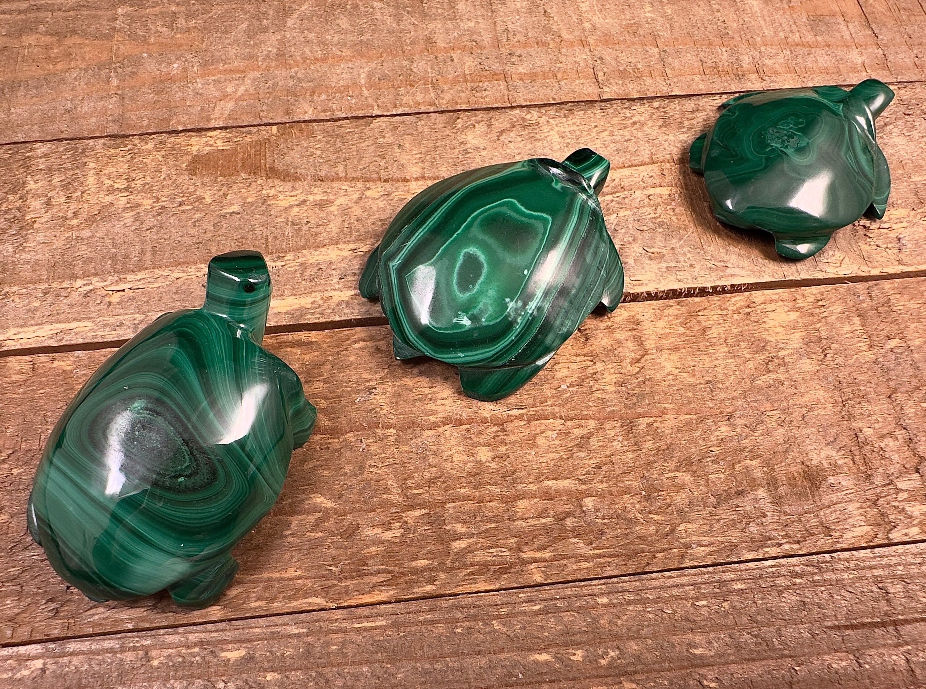 Malachite Crystal Turtle Family - Hand Carved Stone Figurine, Unique Housewarming Gift, Spiritual Healing Crystal Decor for Home & Office, Feng Shui Stone Sculpture - Perfect for Meditation, Yoga Spaces & Positive Energy