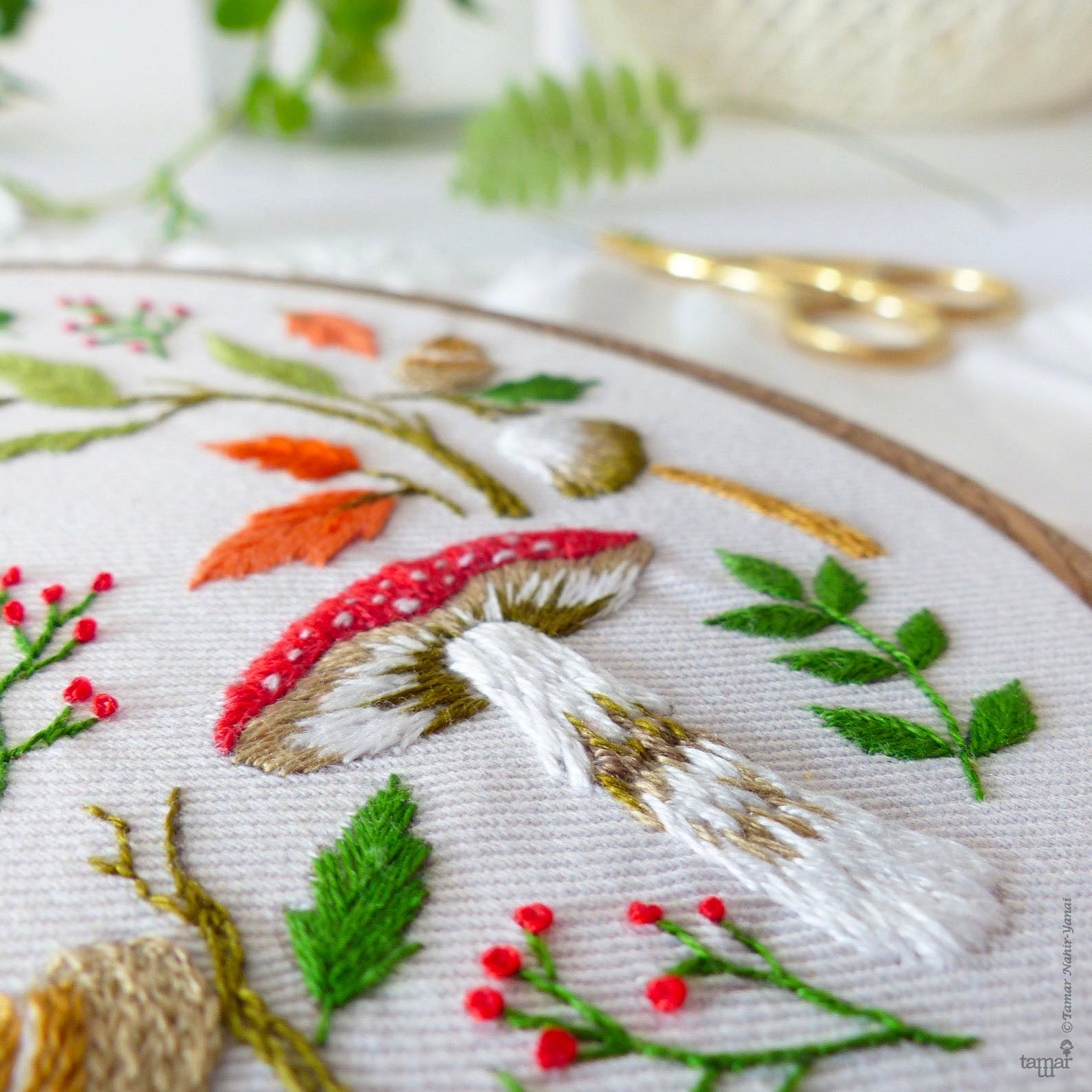DIY Autumn Leaves Hand Embroidery Kit for Beginners - Complete Cross Stitch Set with Hoop, Threads & Needles - Perfect for Home Decor, Seasonal Crafts & Gift Making