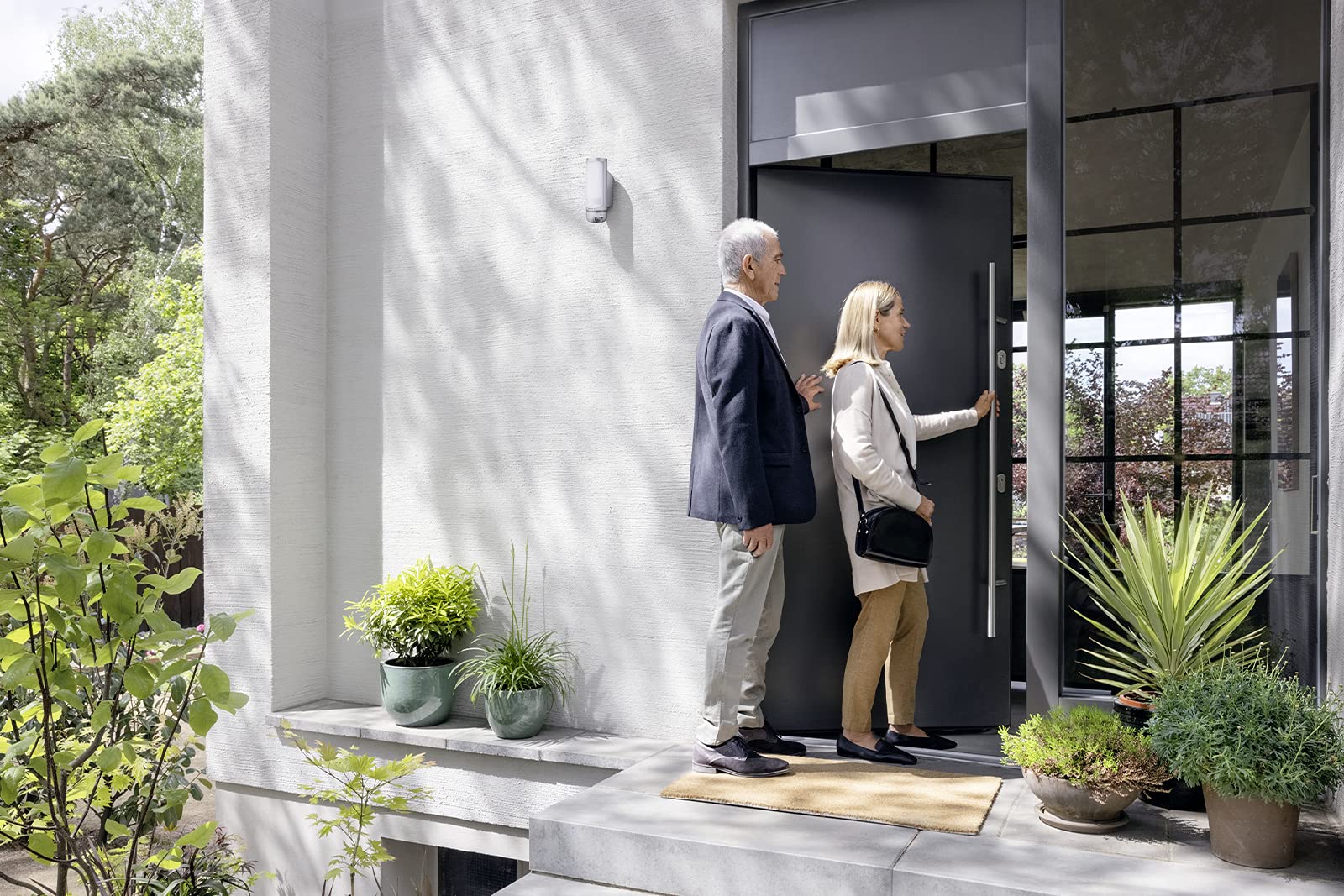Bosch Smart Home Yale Linus® Smart Lock with WiFi Bridge - Compatible with Amazon Alexa, Apple HomeKit & Google Assistant - Secure Keyless Entry for Front Doors, Apartments & Smart Homes