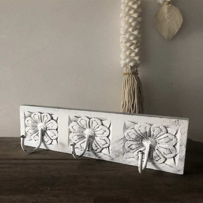 Vintage Floral Hand-Carved Wooden Coat Rack with 3 Hooks - 30cm Wall Mounted Entryway Organizer for Hats, Scarves & Jackets - Perfect for Hallway, Bedroom or Mudroom Decor