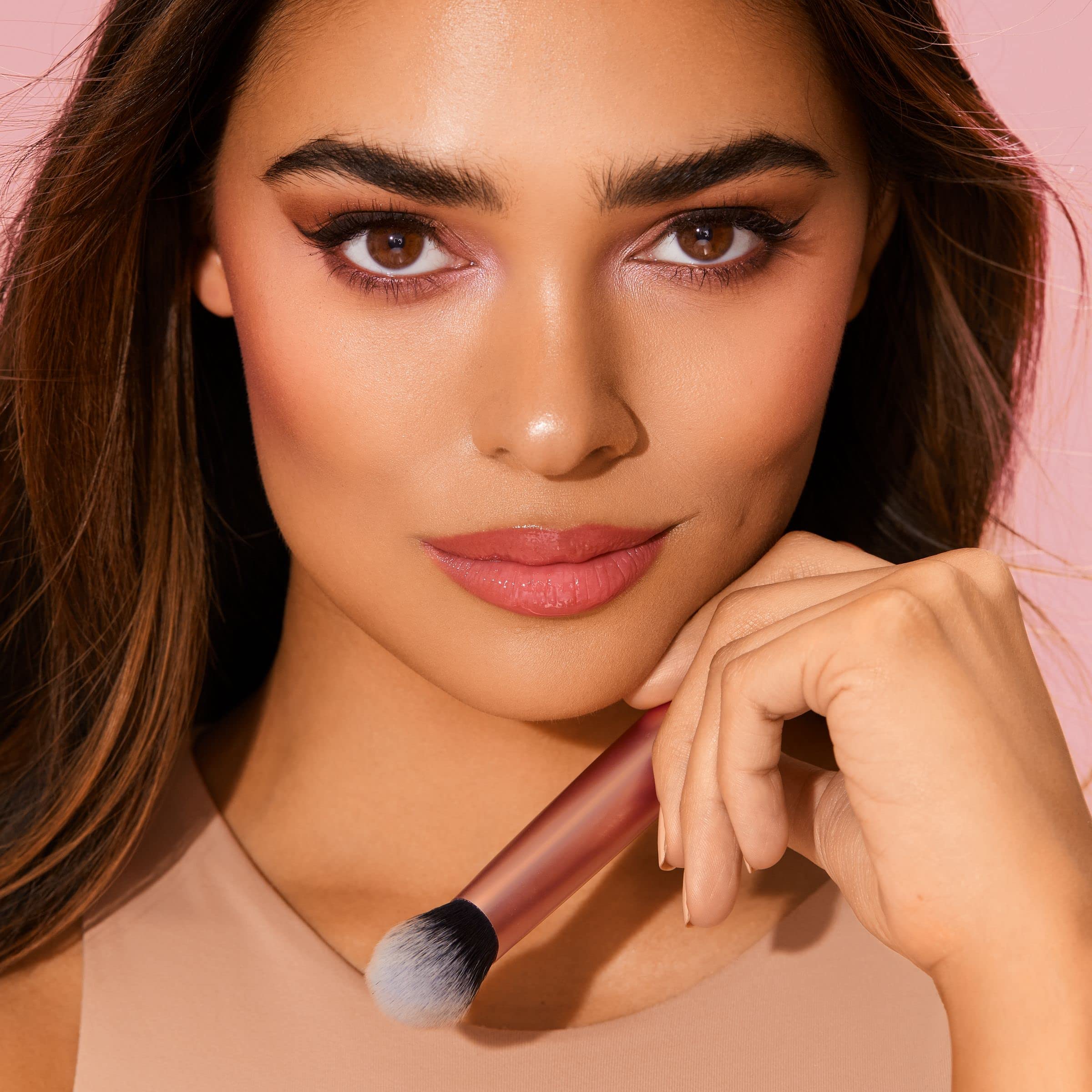 Real Techniques 6-Piece Makeup Brush Set with 2 Sponge Blenders - Eyeshadow, Foundation, Blush & Concealer Brushes - UltraPlush Synthetic Bristles for Flawless Makeup Application - Perfect for Daily Use, Travel & Professional Makeup Kits