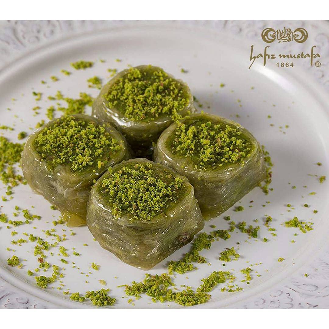 Premium Hafiz Mustafa 1864 Istanbul Baklava Pastry Gift Box - Authentic Turkish Baklava Dessert with Fresh Phyllo Dough, Pistachios, Hazelnuts & Walnuts - Perfect for Birthdays, Christmas Gifts, Dinner Parties & Holiday Treats