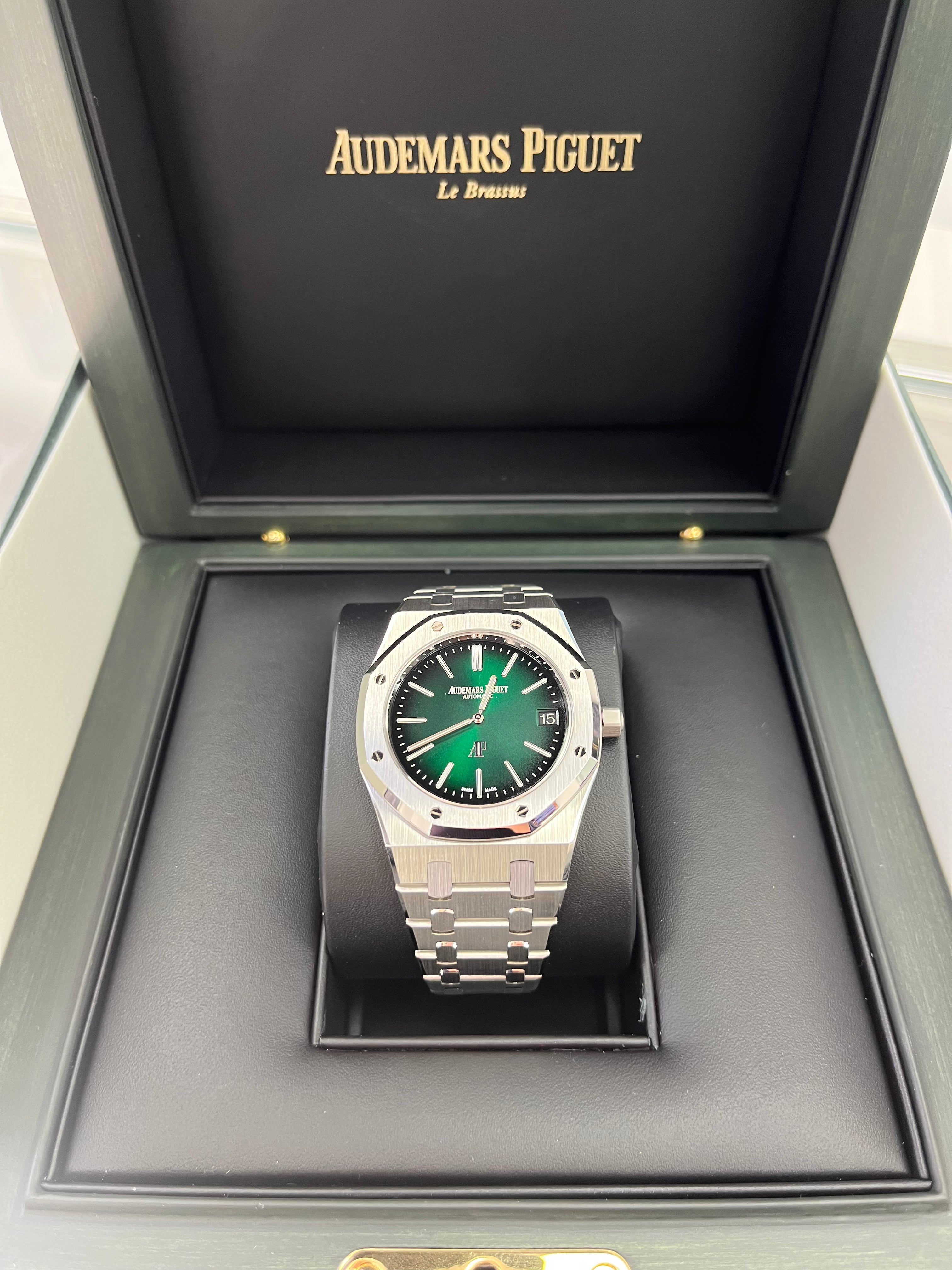 Audemars Piguet Royal Oak Jumbo Extra Thin 15202PT.OO.1240PT.01 Platinum Men's Watch - Luxury Dress Watch for Business & Formal Occasions