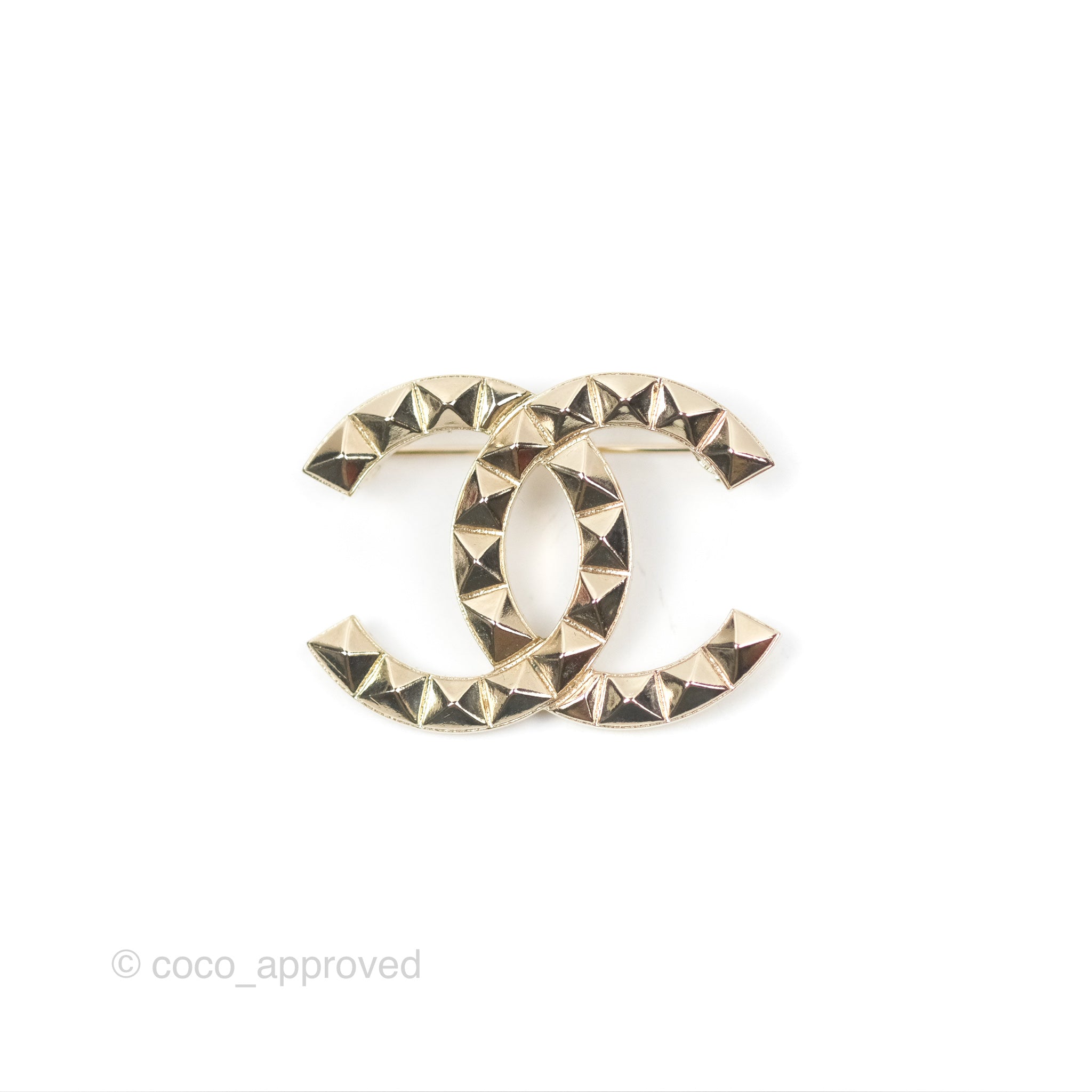 Chanel CC Logo Brooch Gold Tone 17V - Elegant Fashion Accessory for Women, Perfect for Dresses, Jackets & Handbags