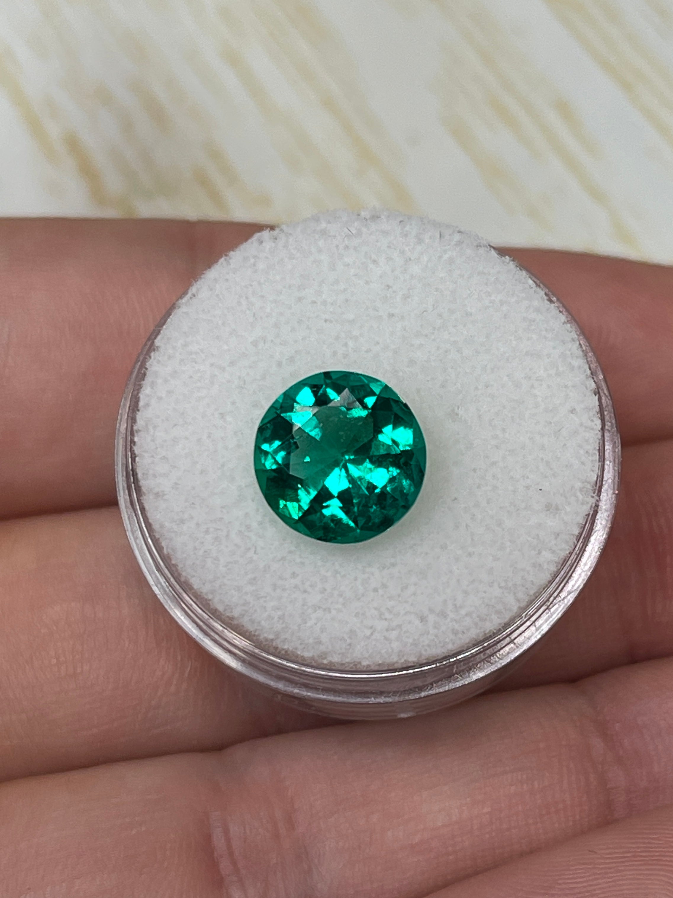 2.71 Carat 10x10mm AAA+ Colombian Emerald - Natural Round Loose Gemstone with Minor Oil Treatment | Perfect for Engagement Rings, Jewelry Making & Collector's Items