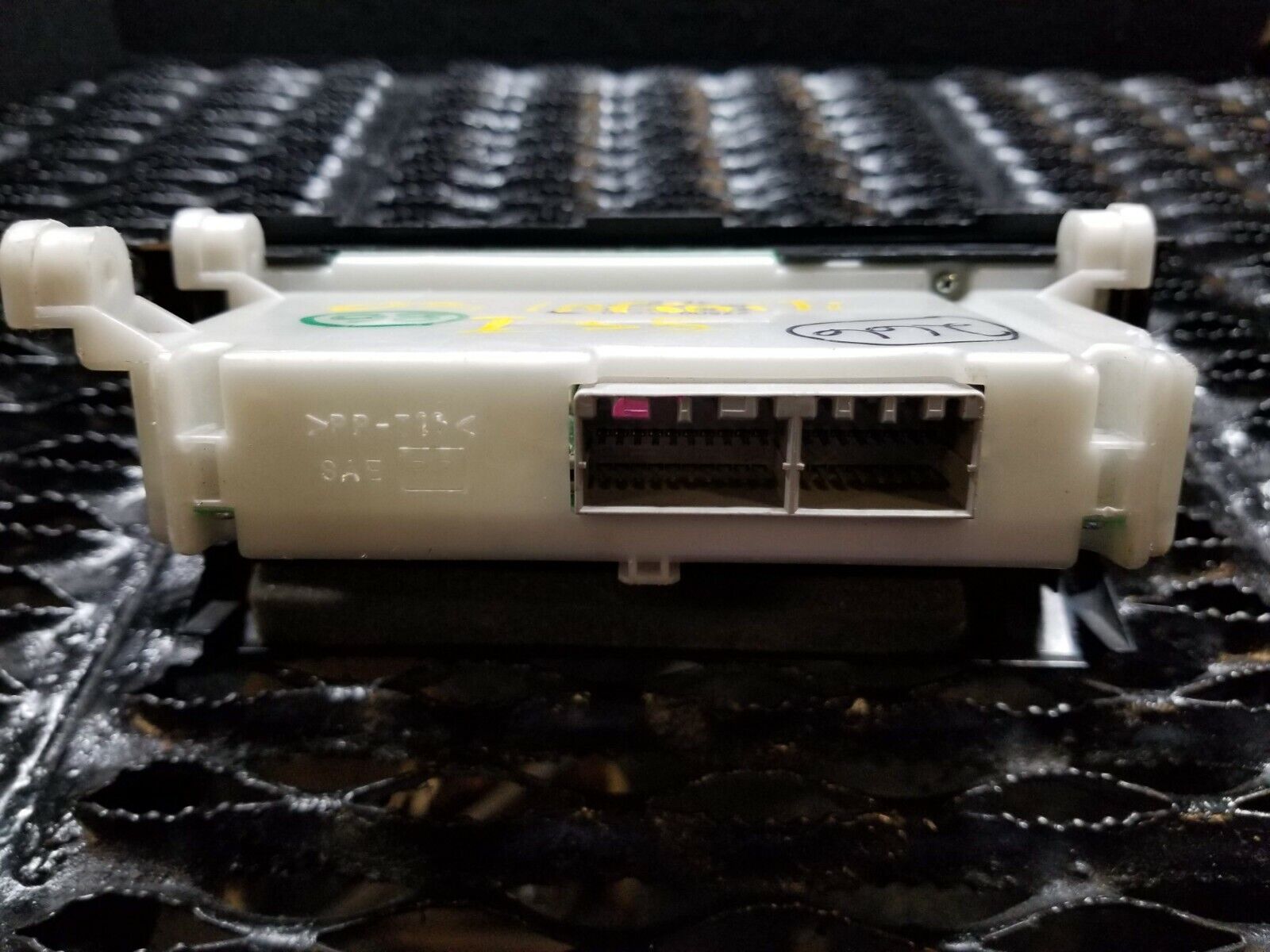 02 03 04 Infiniti I35 OEM Temperature Climate Control Unit 27500-5Y8 #85 - Perfect for Car AC Repair & Climate System Replacement