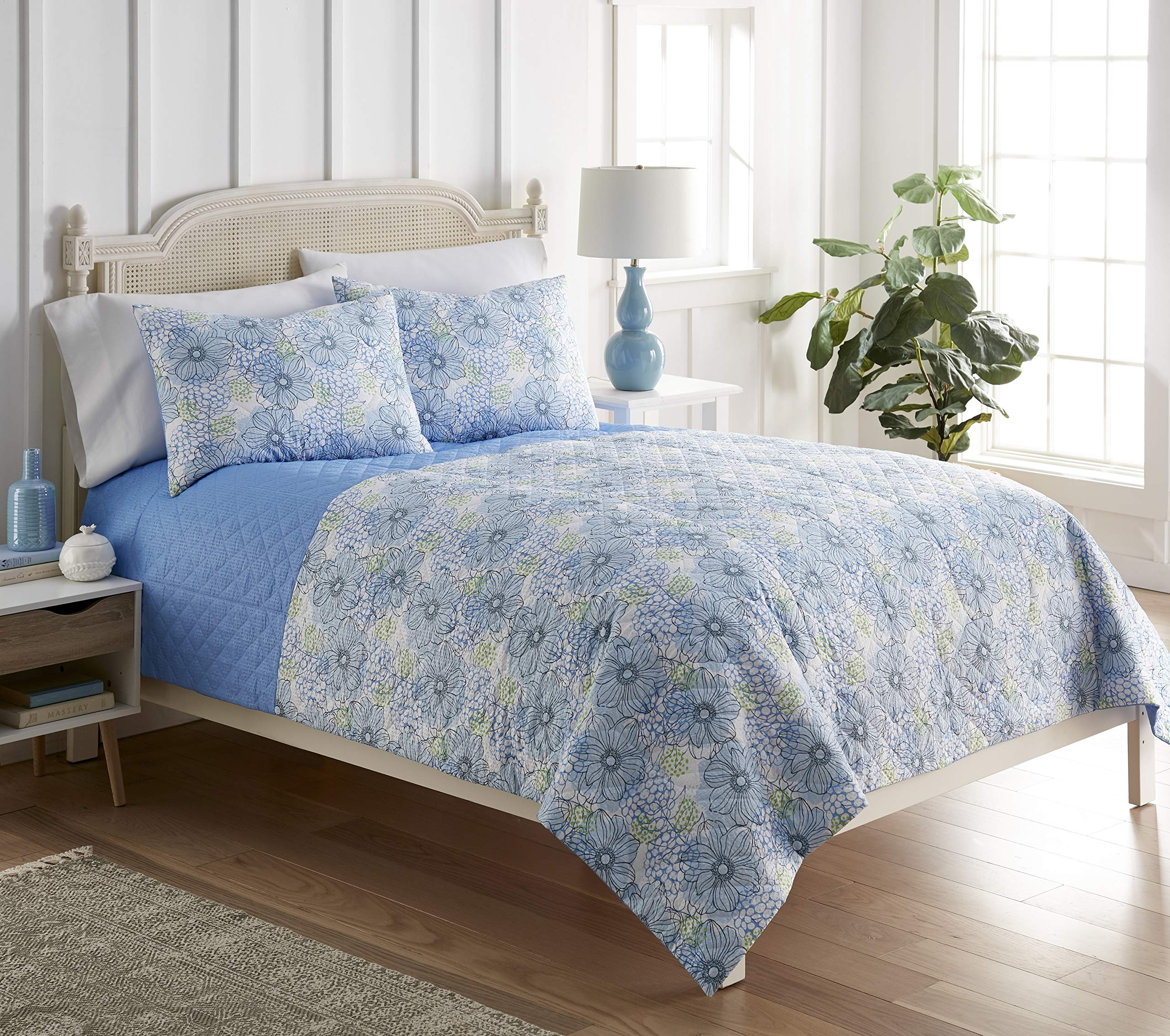 Shavel Home Products Seersucker 6-in-1 Quilt Set King Size - Blue Poppies Floral Design | Soft & Breathable Bedding Set for All Seasons | Perfect for Master Bedroom, Guest Room & Vacation Homes