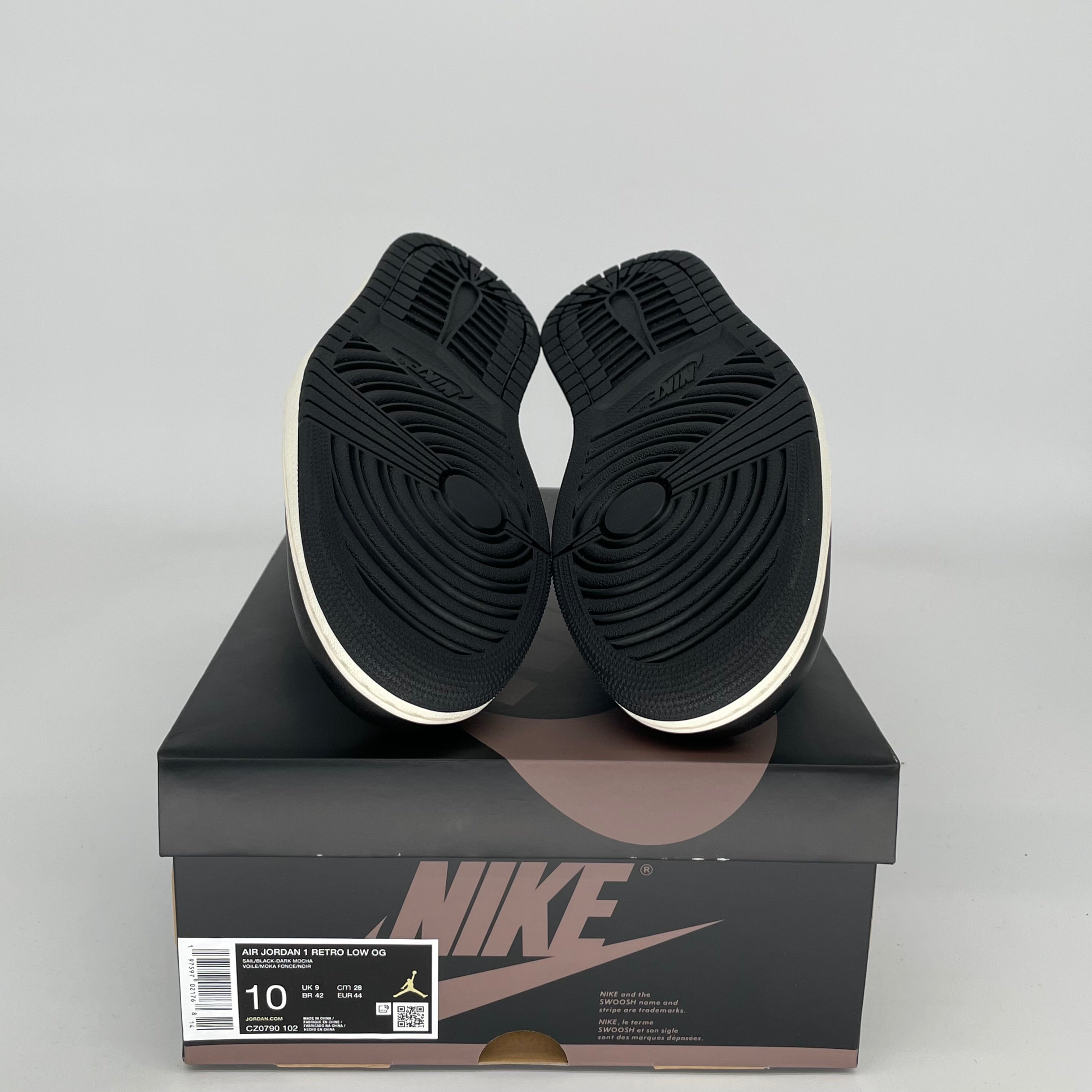 AIR JORDAN 1 LOW MOCHA Men's Sneakers Size 10 - CZ0790-102 | Retro Basketball Shoes for Casual Wear & Street Style Fashion
