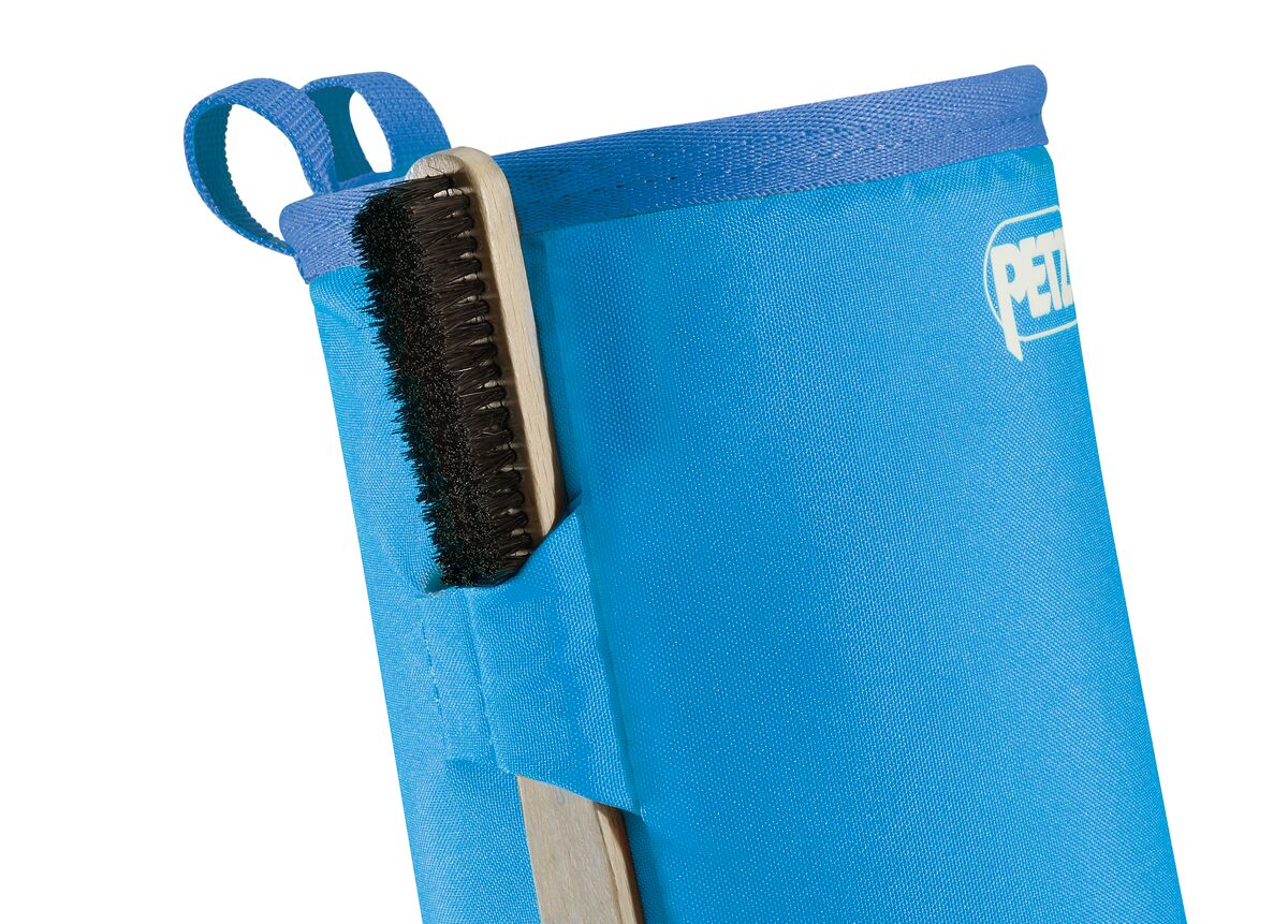Petzl Bandi Chalk Bag for Rock Climbing & Bouldering - Lightweight & Durable Chalk Holder for Gymnastics, Weightlifting & Fitness Training