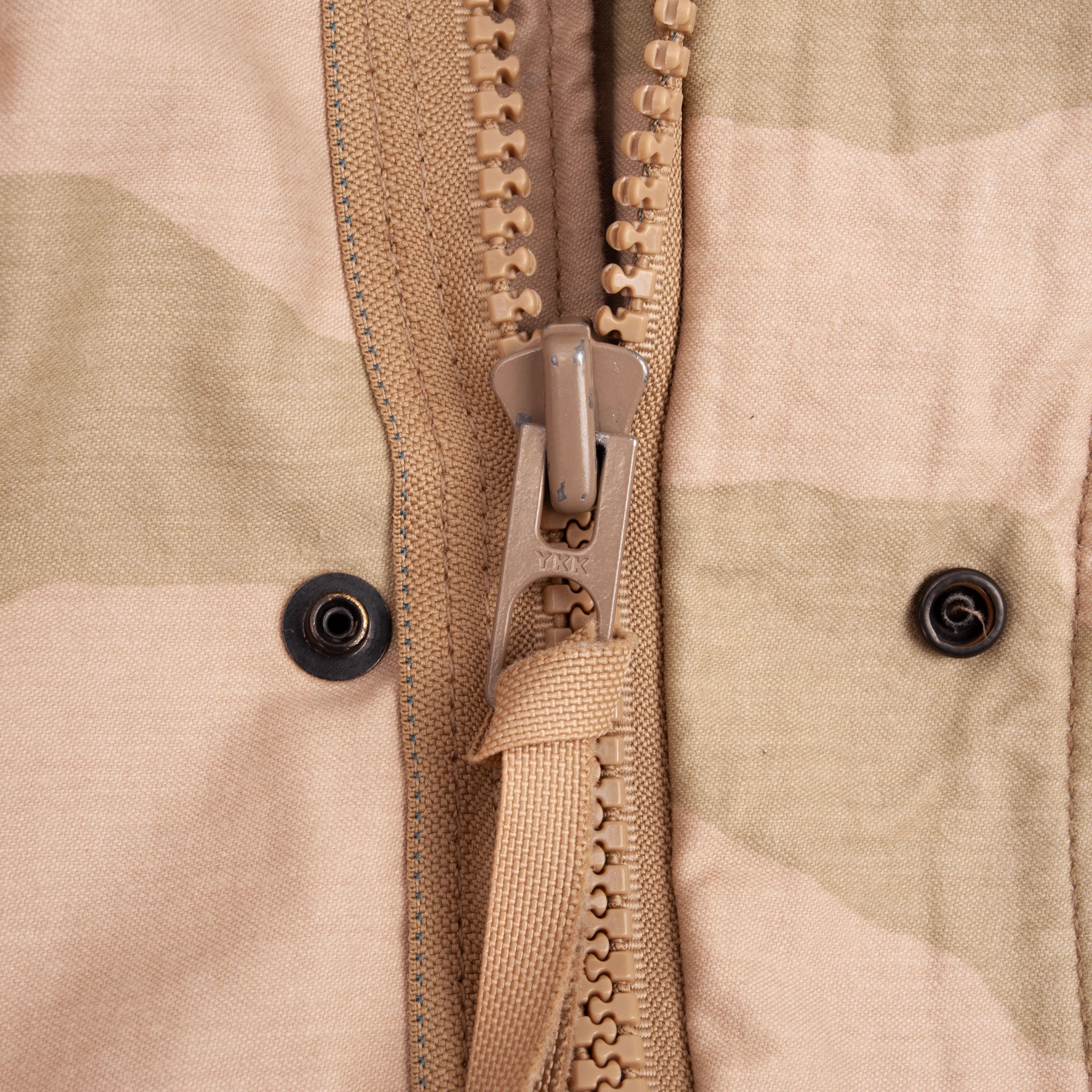 Vintage US Army M65 Field Jacket - Desert Camouflage Military Jacket (1989, Medium Long) - Perfect for Outdoor Adventures, Hunting & Military Reenactments