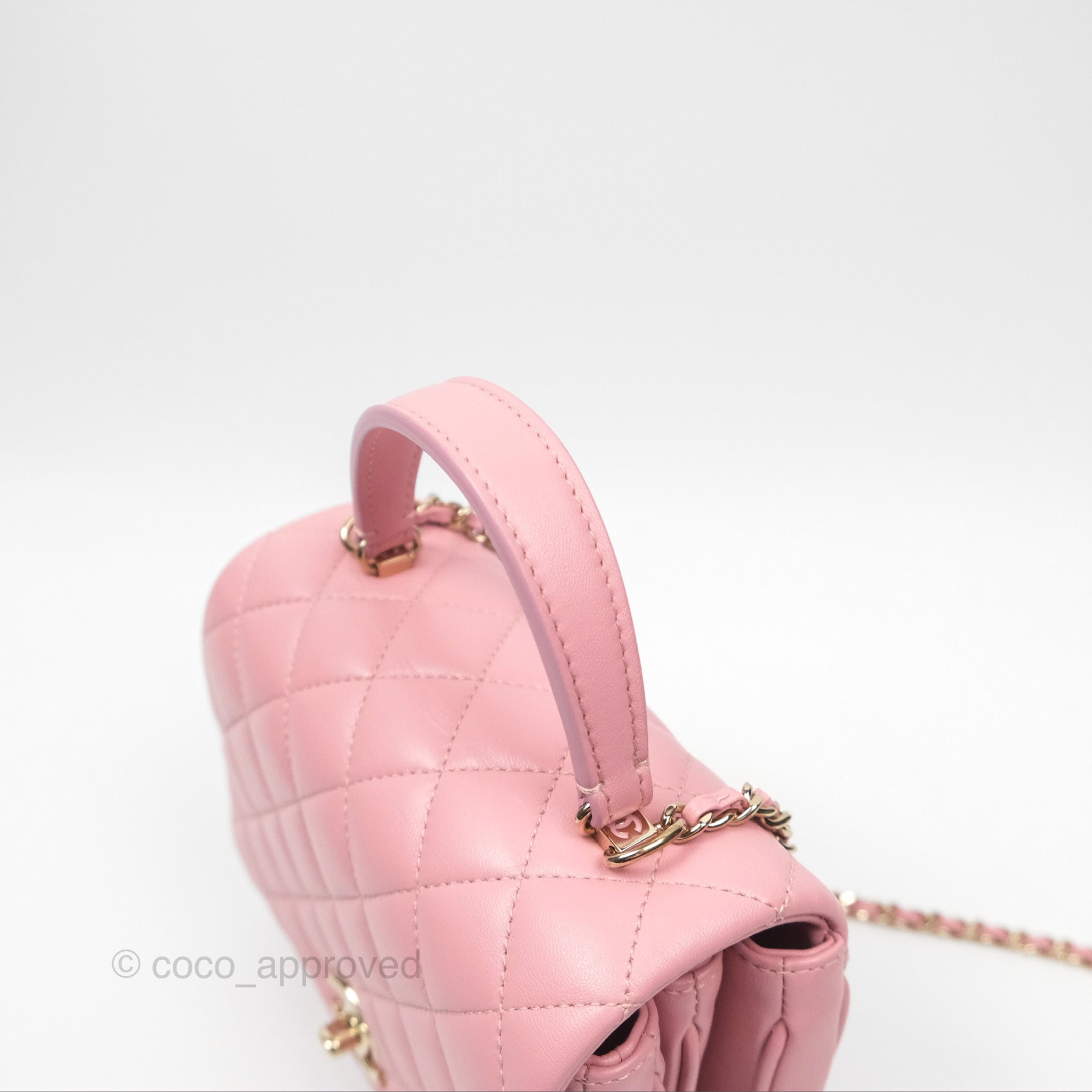 Chanel Citizen Chic Flap Bag in Pink Lambskin Leather with Gold Hardware - Luxury Crossbody Purse for Women, Perfect for Date Night & Special Occasions