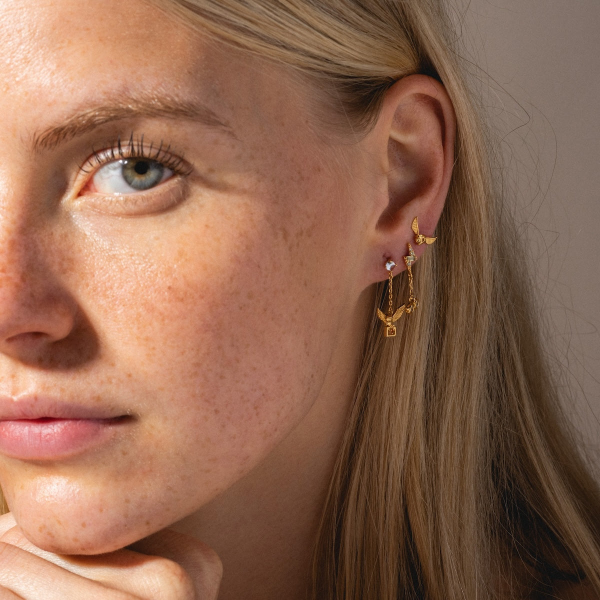 Harry Potter Back to Hogwarts Stud Earrings Set - Golden Snitch & Hogwarts Crest Jewelry for Women, Perfect for Cosplay, Halloween & Potterhead Gifts