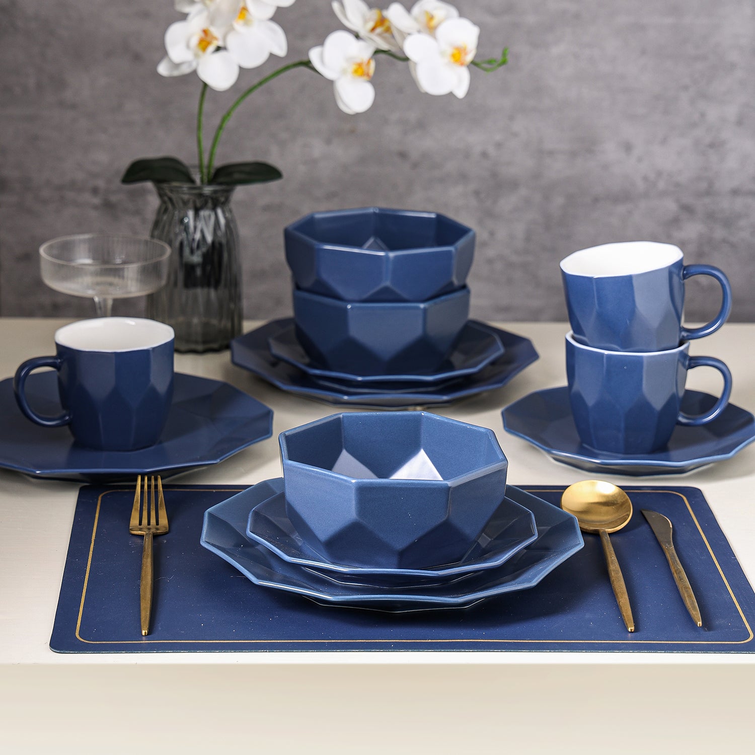 Premium Jamie Porcelain Dinnerware Set - Elegant Blue 16-Piece Dinnerware for Formal Dining, Entertaining & Everyday Use