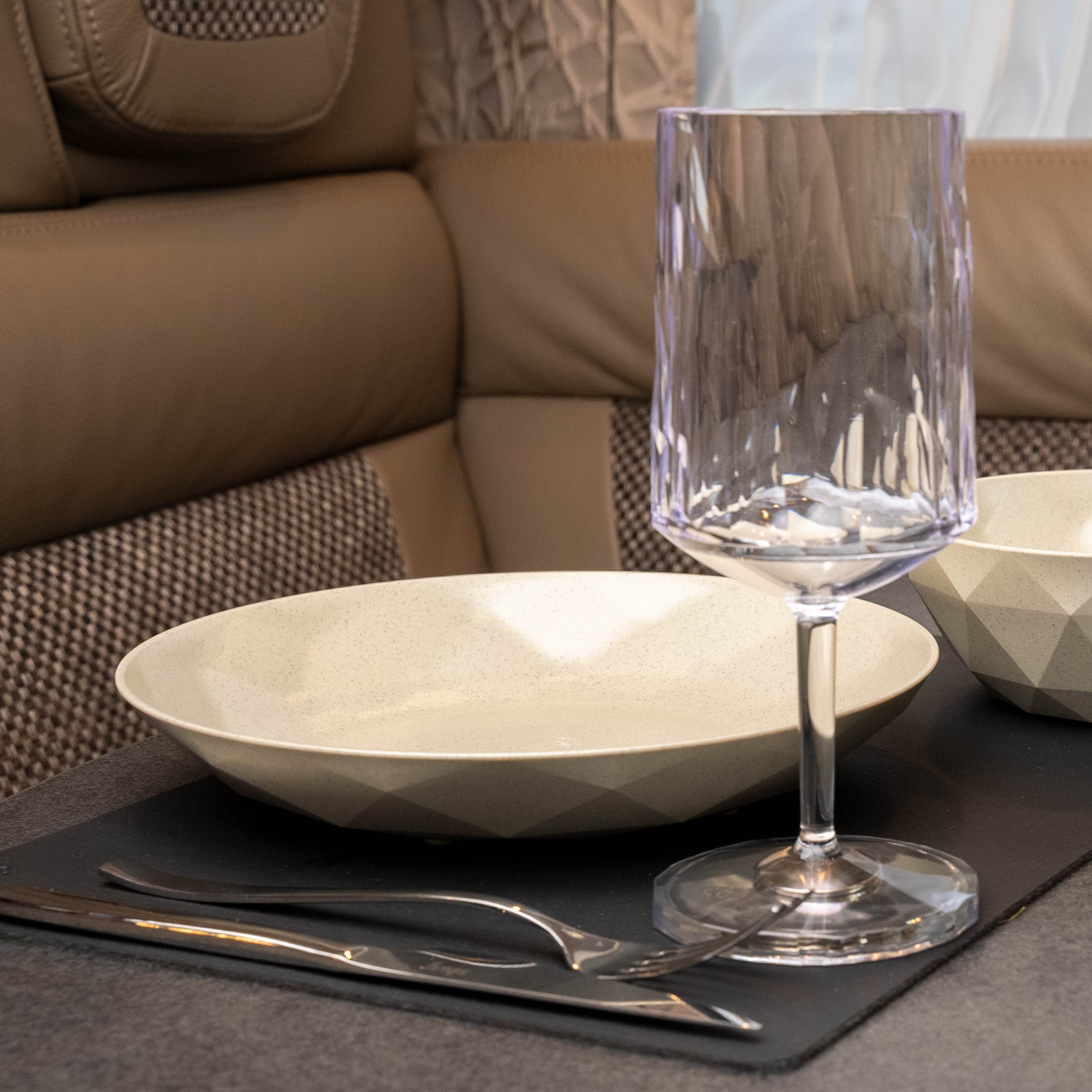 Premium Plastic Plates with Magnetic Base - 24 cm Sand Color - Perfect for Outdoor Dining, Picnics, and Party Serving