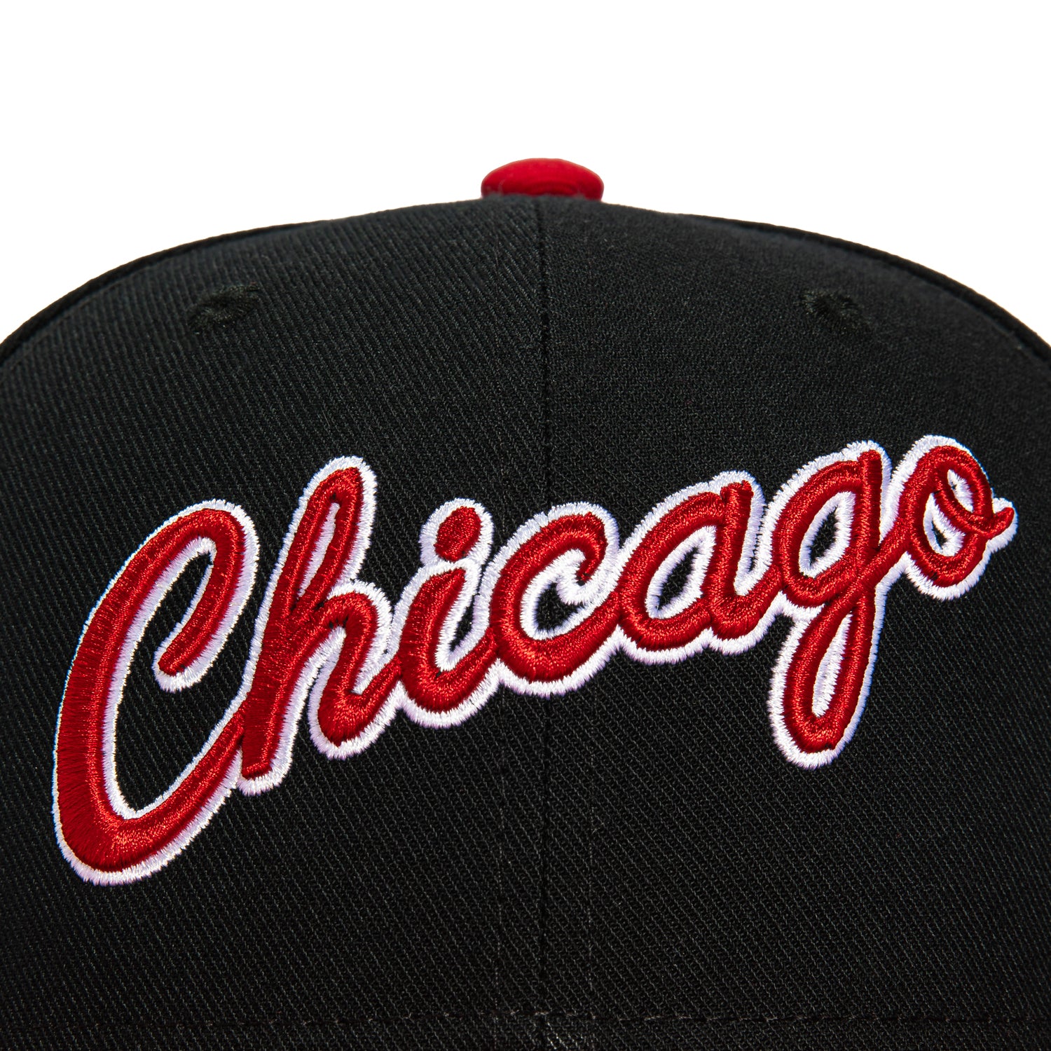 Mitchell & Ness Chicago Bulls 30th Anniversary Patch Arch Hat - Black & Red NBA Basketball Cap for Men & Women - Perfect for Games, Streetwear & Sports Fan Gifts