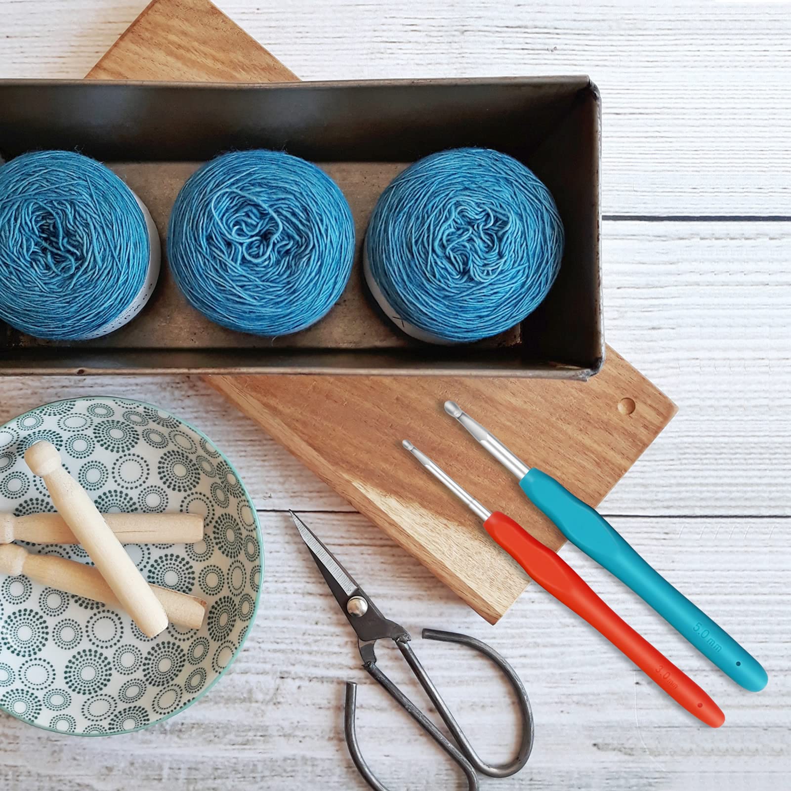 Premium 9-Size Ergonomic Crochet Hooks Set with Soft Comfort Handles - Aluminum Knitting Needles Kit (2-10mm) for Yarn Crafts - Perfect for Beginners, Amigurumi, Scarves & DIY Projects