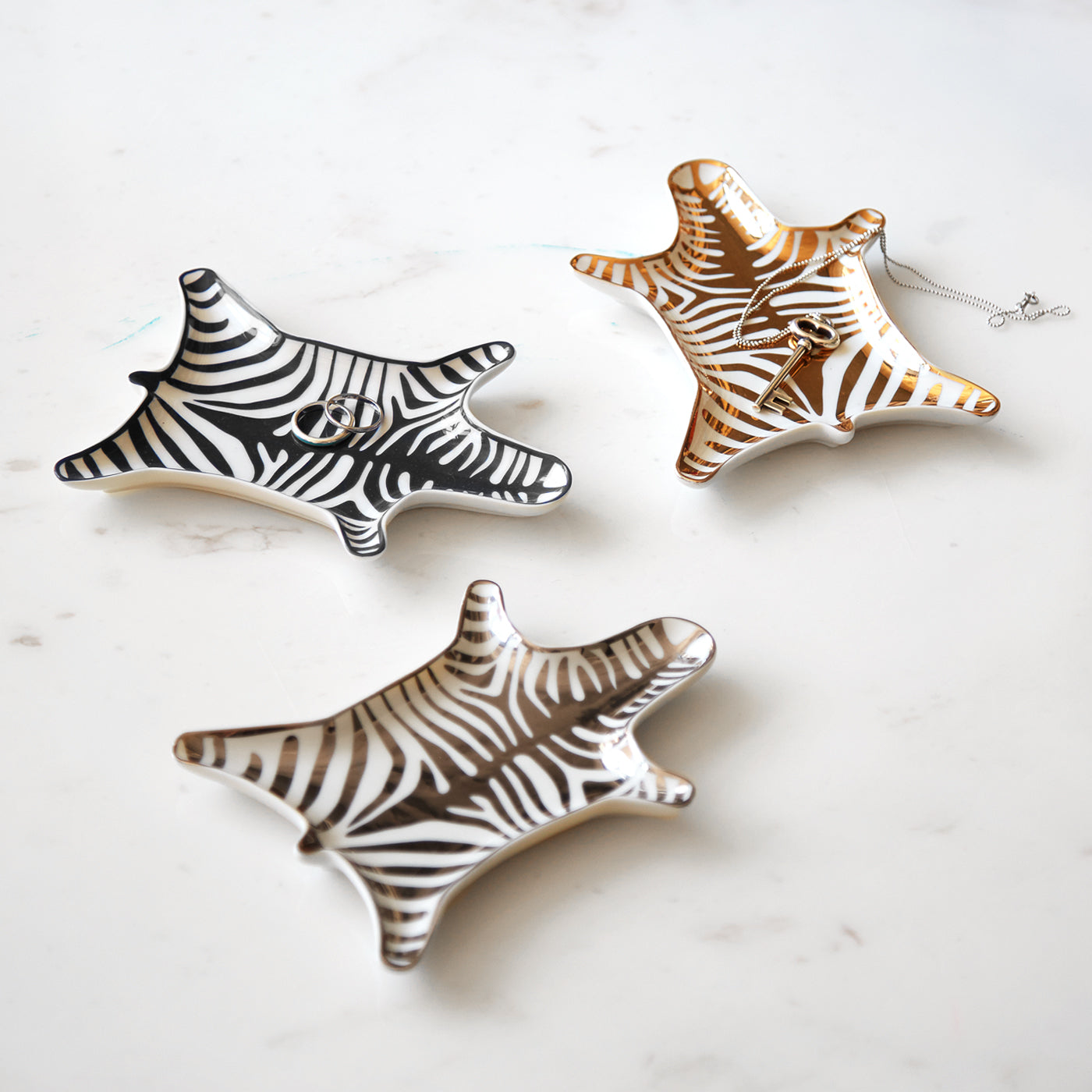 Stackable Zebra Print Dinner Plates - Stylish and Durable Dishware for Parties, Picnics, and Everyday Dining