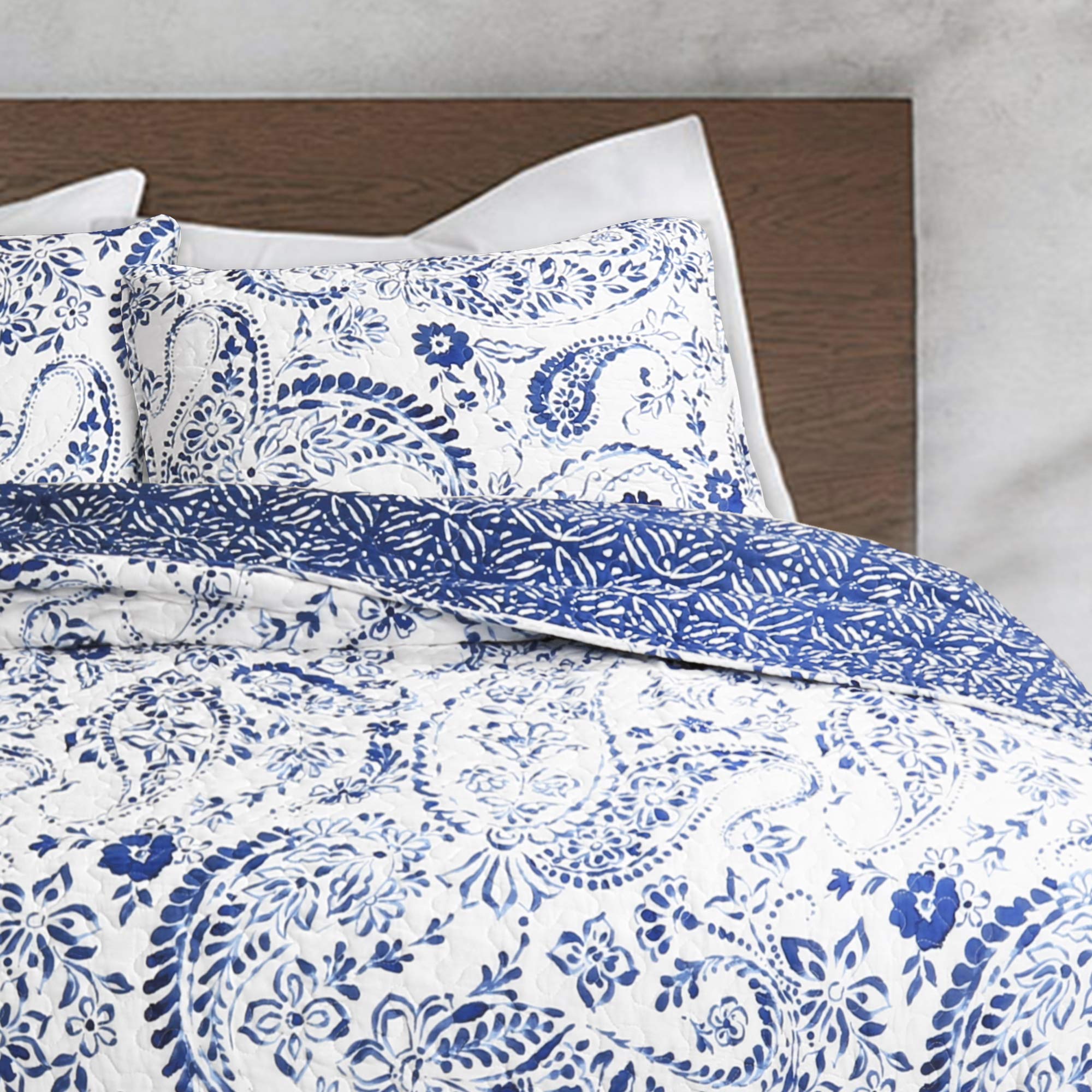 Lush Decor Erindale King 3-Piece Quilt Set - Luxury Soft Bedding Comforter Set in Navy Blue for Master Bedroom & Guest Room Decor