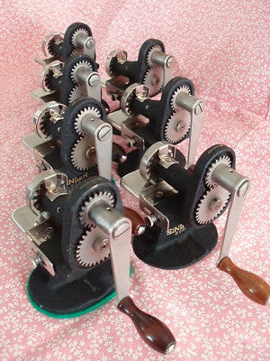 Vintage Singer Hand Crank Pinker - Original Sewing Tool for Fabric Edging | Perfect for Quilting, Dressmaking & DIY Crafts