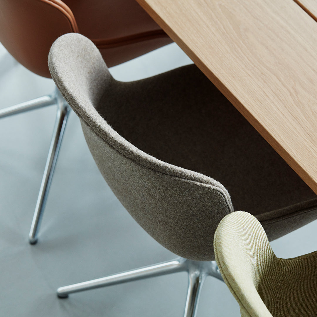 Ergonomic Hyg Chair with 4L Swivel Base & Full Upholstery - Comfortable Office Chair for Home & Workspace