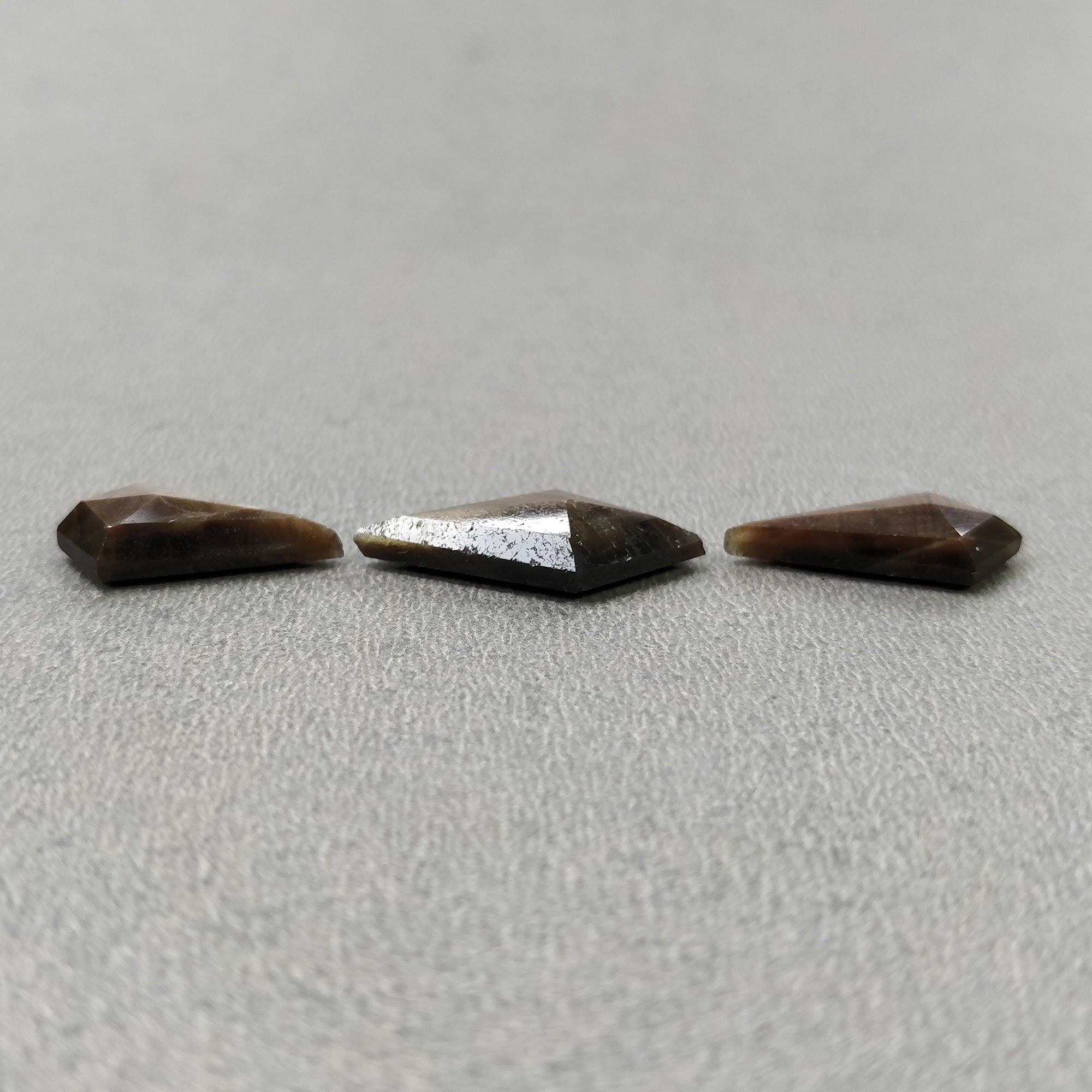 Natural Untreated Golden Brown Chocolate Sapphire Gemstone - 19.00cts, 17x10mm to 22x12mm, 3pcs Normal Cut (Video Included) | Perfect for Jewelry Making, Engagement Rings & Unique Gift Ideas