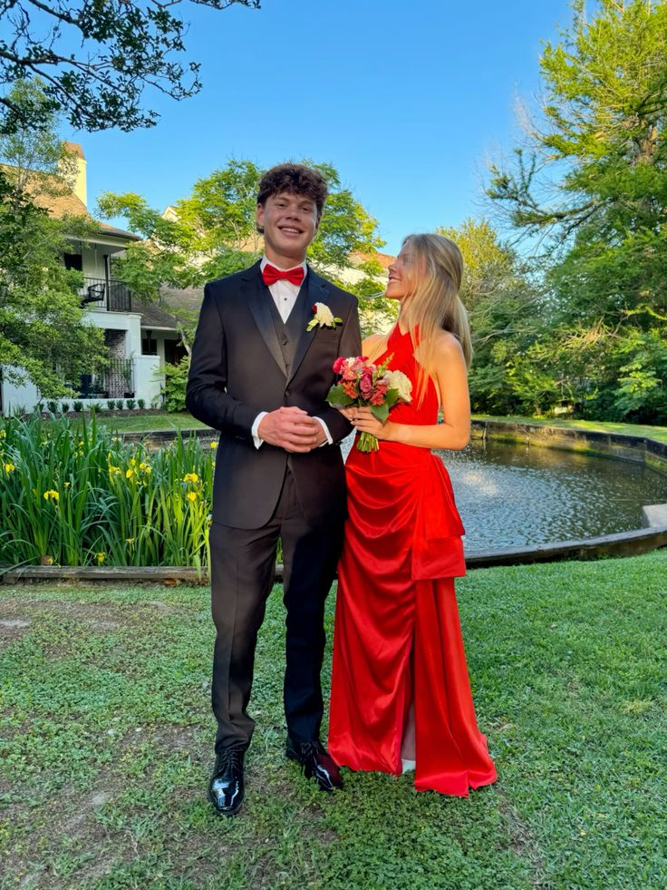 Elegant A-Line Red Long Prom Dresses for Women - Formal Evening Gown with Flowy Skirt | Perfect for Homecoming, Ball, Wedding Guest & Special Occasions