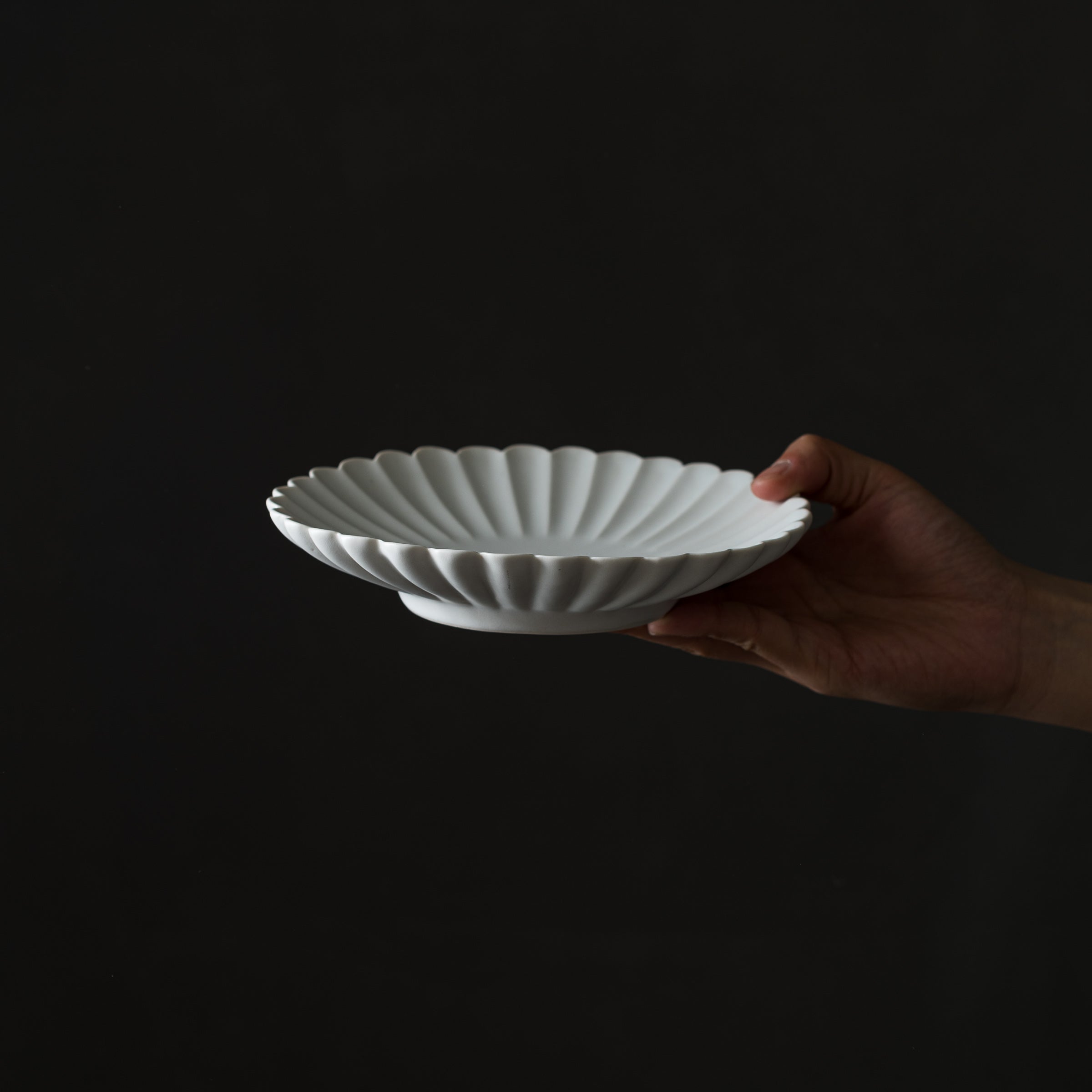 Handmade USUKIYAKI Kiku Plate – 2 Sizes (Small & Large) – Authentic Japanese Ceramic Dish for Sushi, Desserts & Home Decor