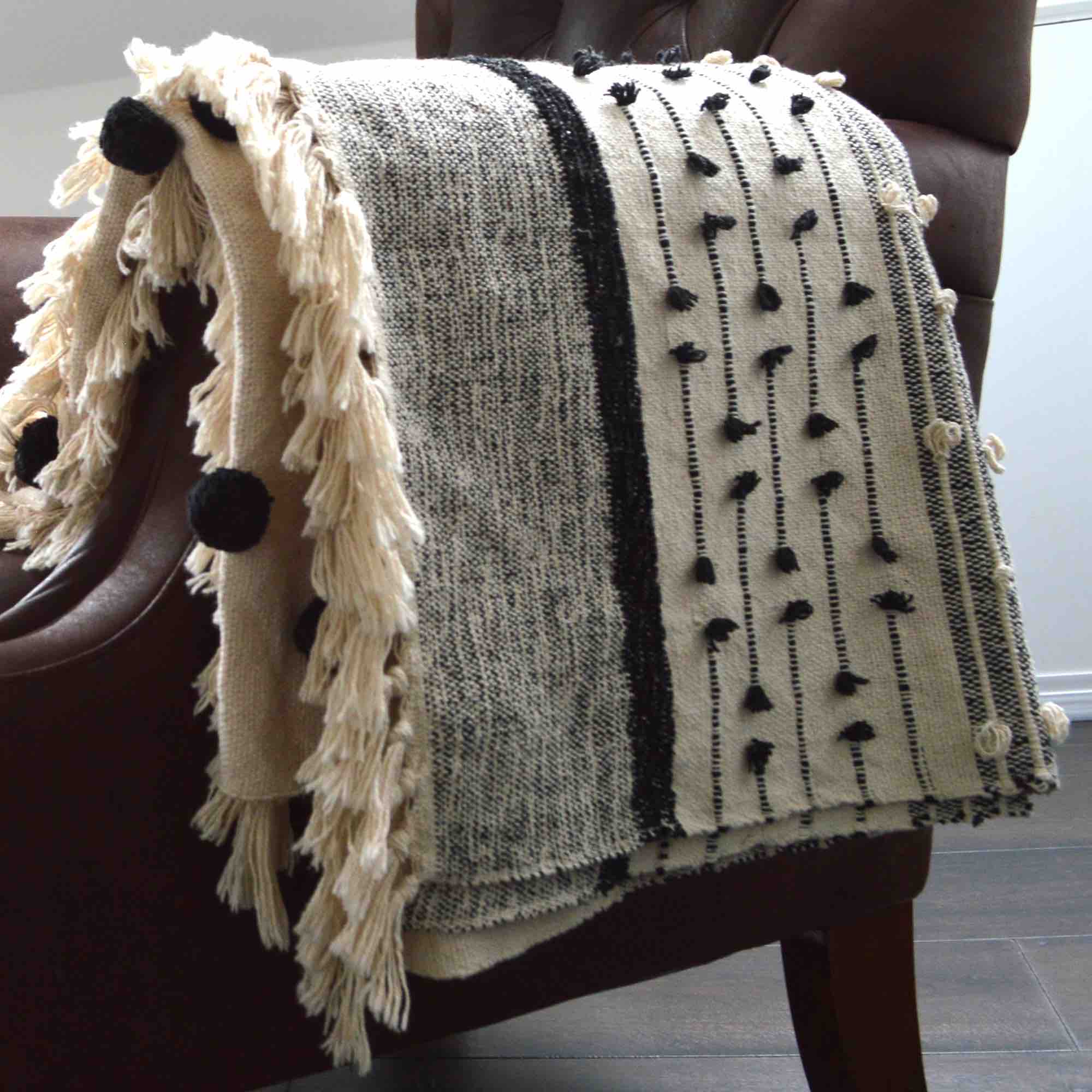Nina Textured Throw Blanket - Soft Grey and White Cozy Knit Bedding for Couch, Sofa & Bed - Perfect for Winter Warmth and Home Decor