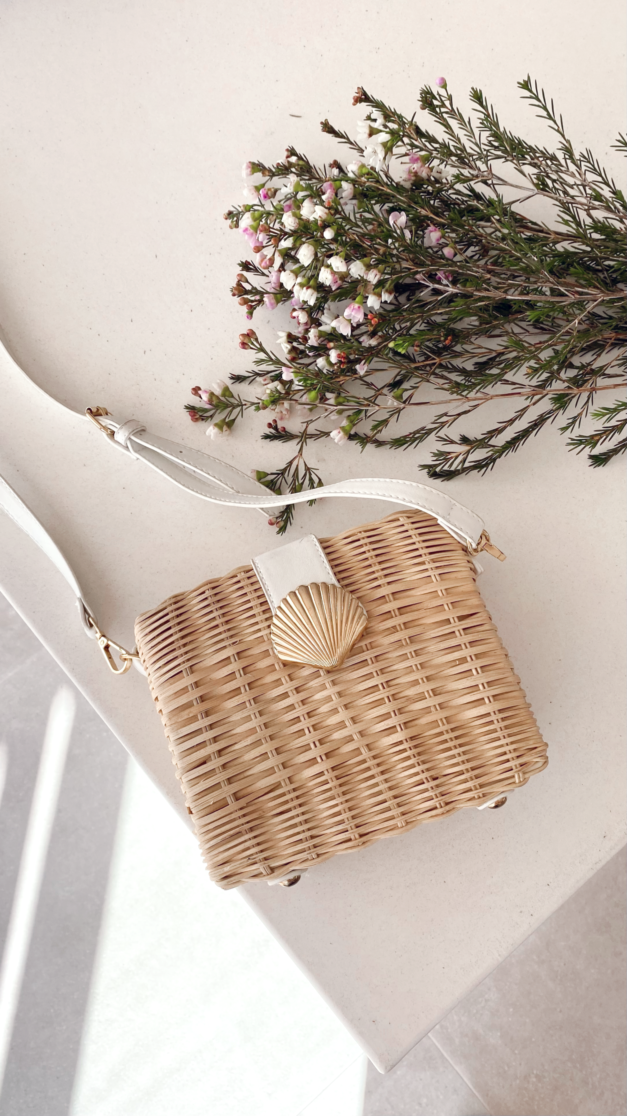 Lucinda Straw Shell Bag - Stylish Woven Handbag for Women, Beach Tote, Summer Fashion Accessory | Perfect for Vacation, Picnic, and Outdoor Activities