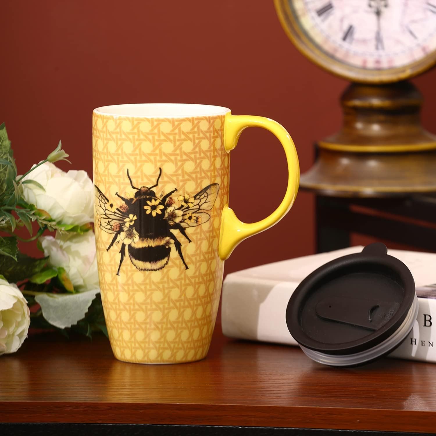 DUSVALLY 17oz Reusable Ceramic Travel Mug with Lid & Handle - Microwave & Dishwasher Safe Coffee Cup for Office, Camping, Car - Bee Art Design Tea Tumbler Gift for Coffee Lovers