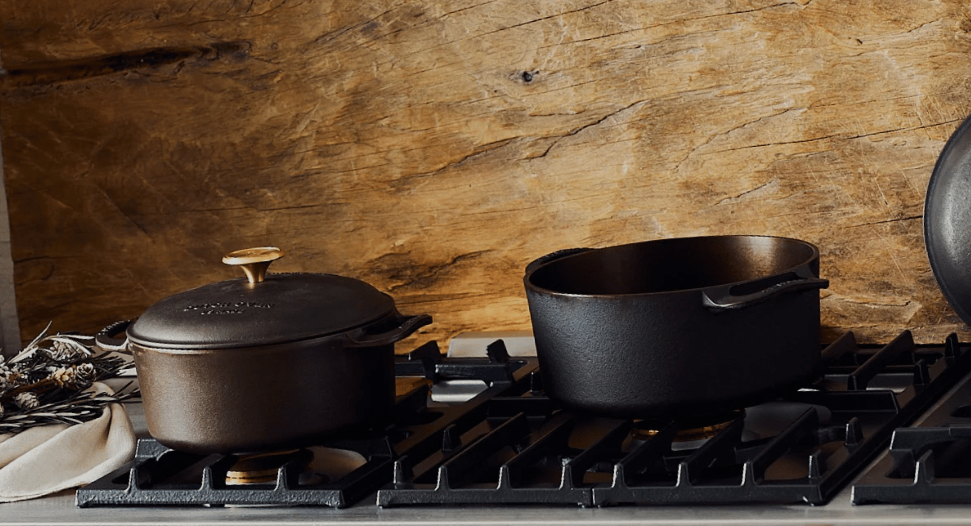 Smithey Vintage American Dutch Oven 5.5 Quart - Cast Iron Cookware Made in USA - Perfect for Camping, Baking & Family Dinners