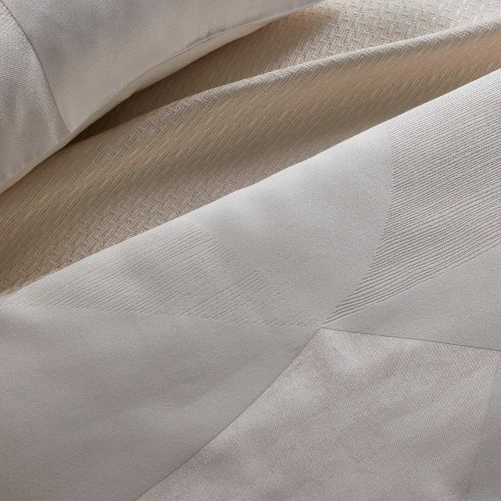Clio Duvet Cover Set - Soft & Breathable Bedding for All Seasons | Perfect for Master Bedroom, Guest Room & Airbnb Stays