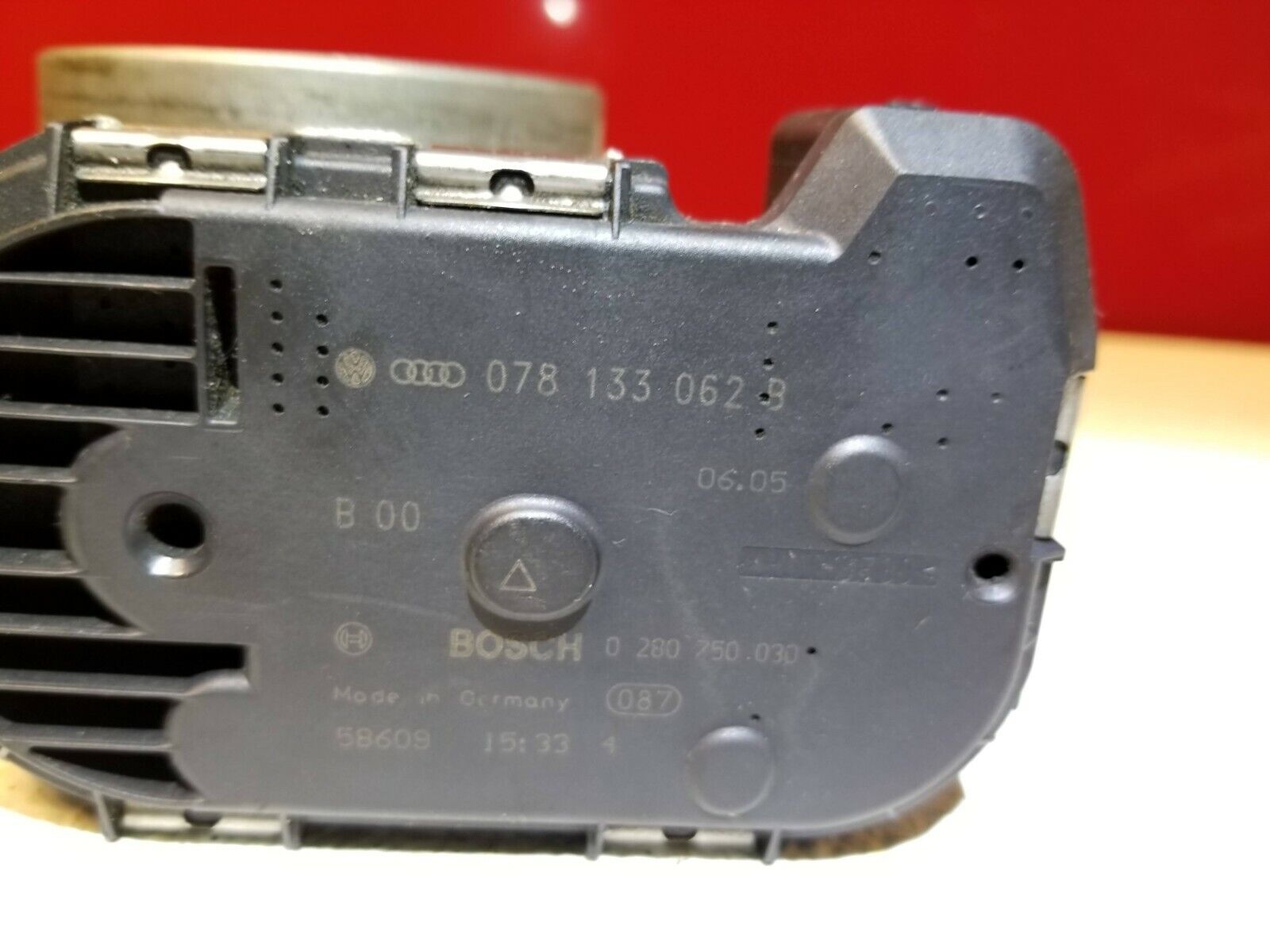03 04 05 06 Audi A4 B6 3.0L Throttle Body 078133062B OEM Replacement - Perfect for Engine Performance Upgrade & Smooth Acceleration
