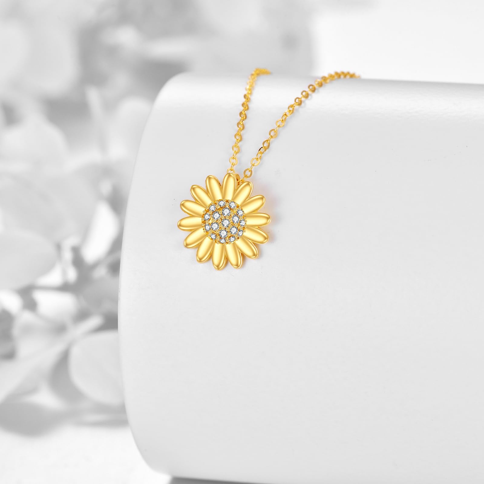 14K Solid Gold Daisy Necklace for Women - Elegant Flower Pendant Jewelry Gift for Birthday, Anniversary & Valentine's Day | Perfect for Everyday Wear, Date Nights & Special Occasions