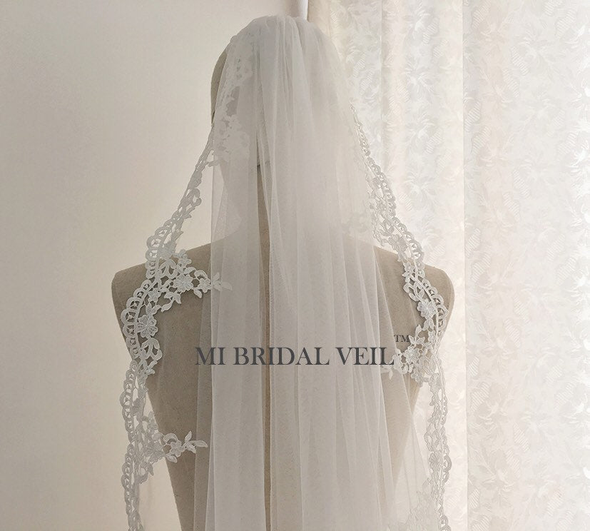 Elegant Cathedral Venice Lace Wedding Veil with Crochet Detail - Perfect for Bridal Ceremonies & Formal Weddings