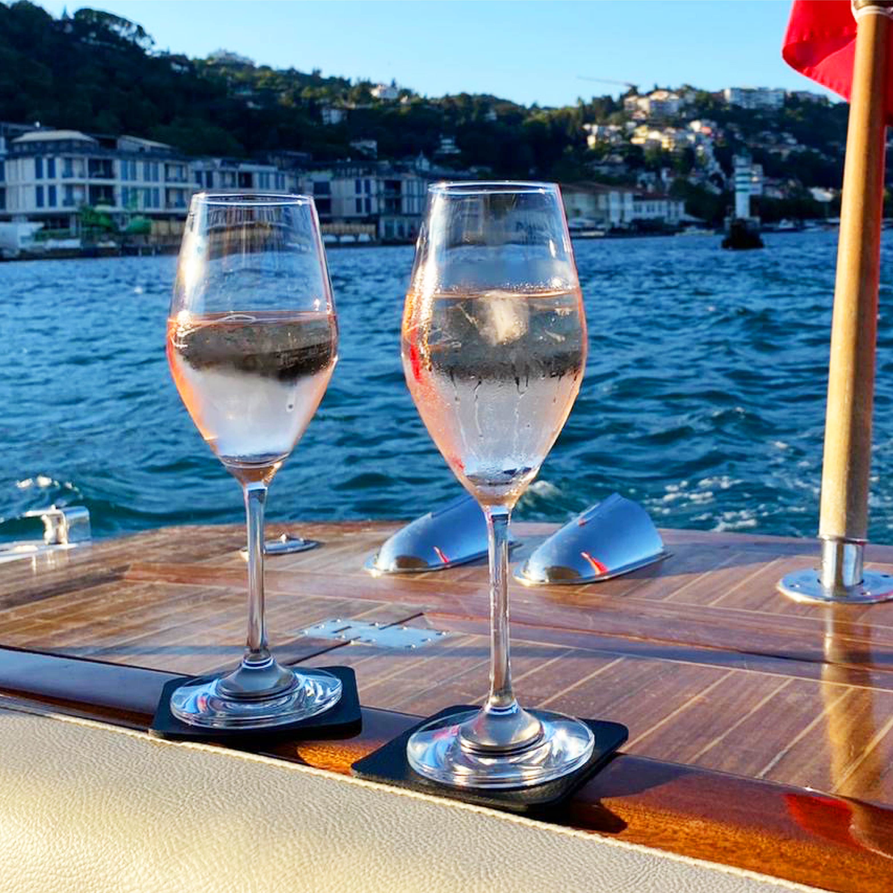 Premium Crystal Champagne Glasses with Magnet Base - Elegant Stemware for Toasting, Celebrations & Romantic Dinners - Perfect for Weddings, Anniversaries & Special Occasions