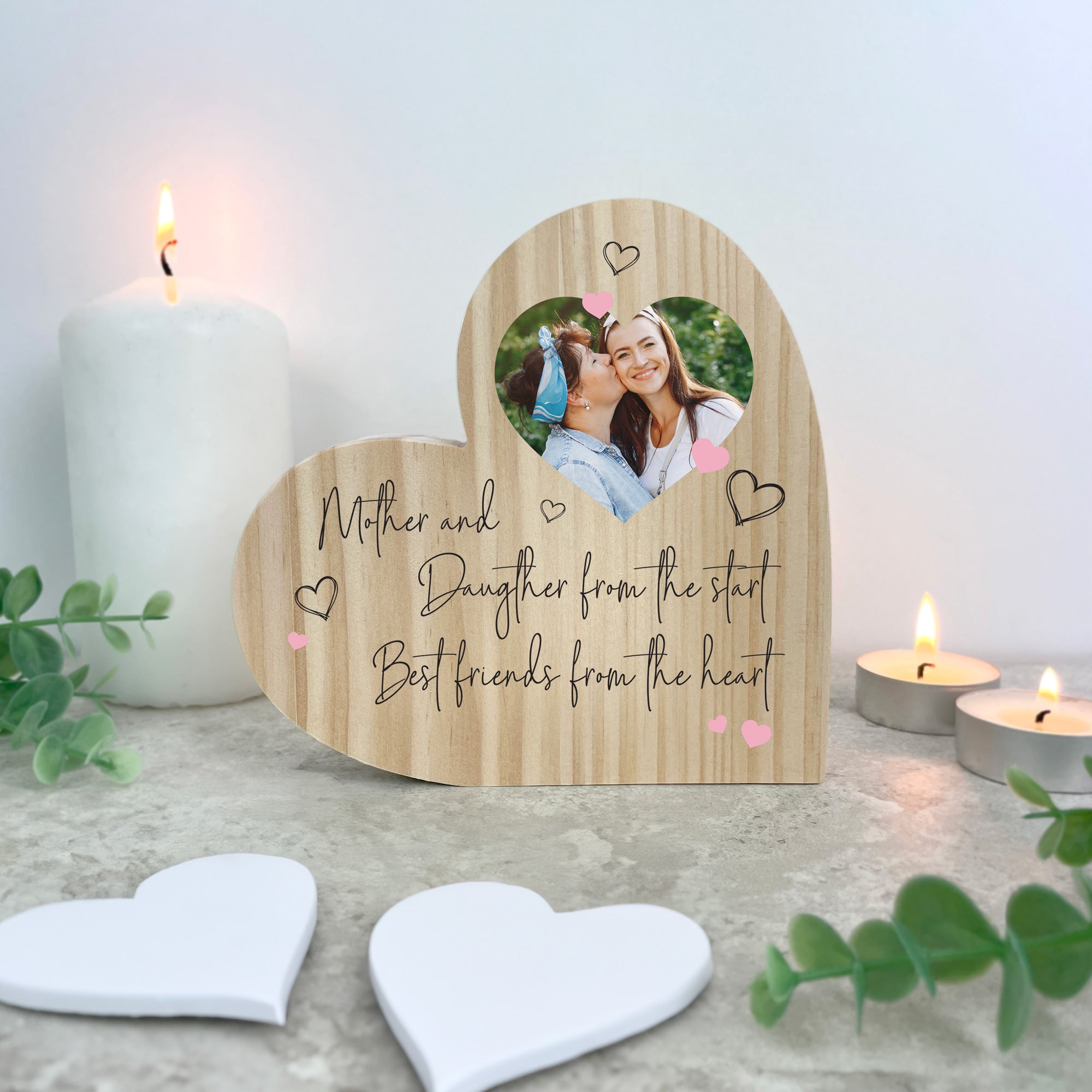 Personalized Mother Daughter Son Best Friends Photo Frame - Wooden Freestanding Heart Shaped Keepsake for Bedroom, Nursery & Home Decor (English)