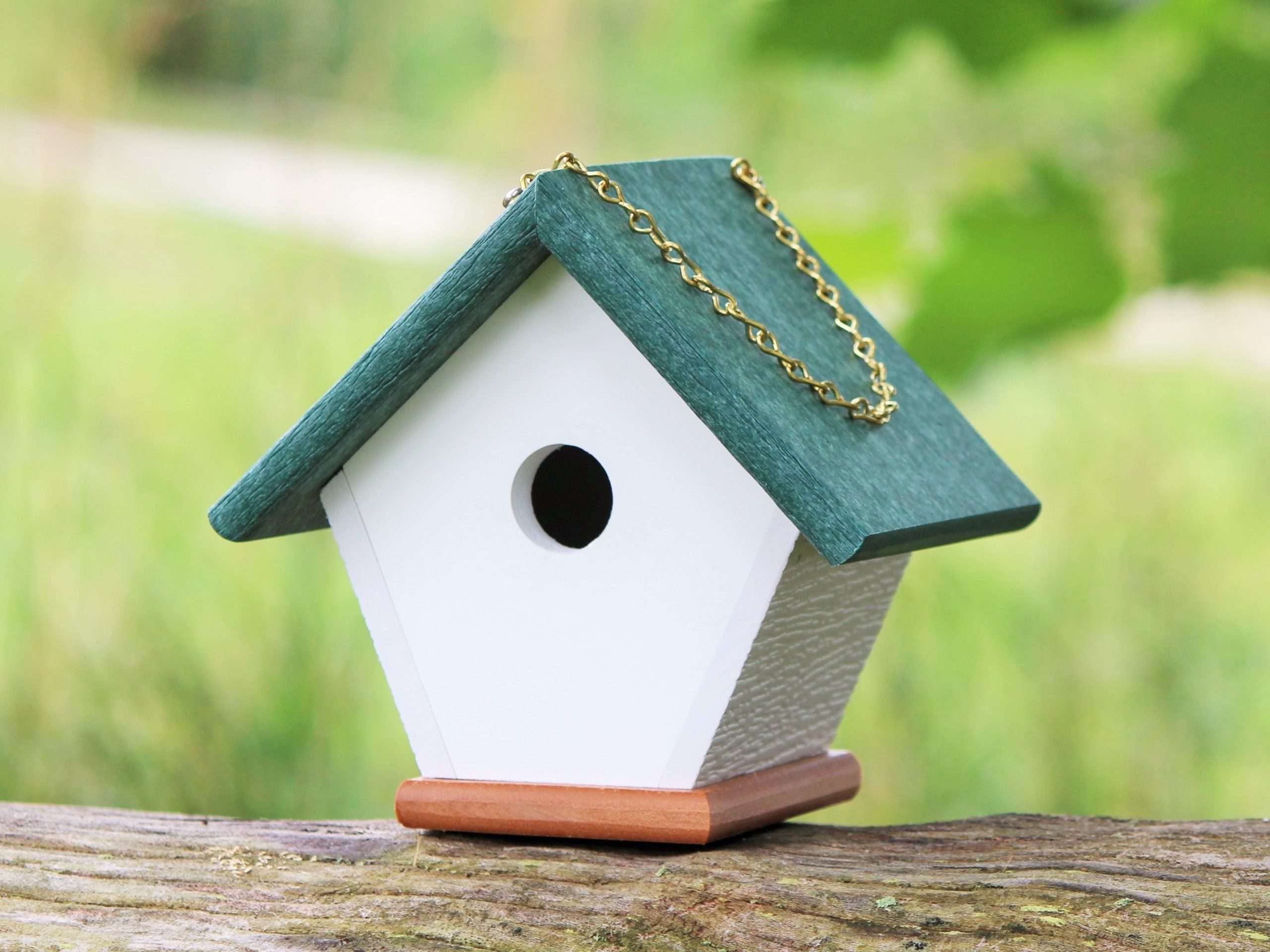 HomePro Garden Hanging Wren House - Durable Forest Green Poly Lumber Outdoor Birdhouse for Backyard, Patio & Garden Decor | Attracts Wild Birds for Natural Pest Control