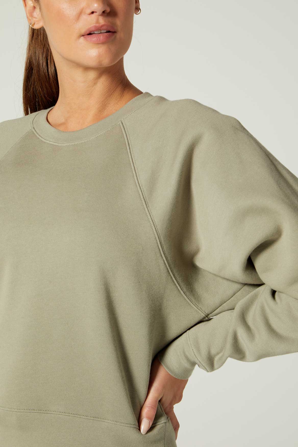 Amor Raglan Sweatshirt Willow - Women's Casual Long Sleeve Pullover for Everyday Wear, Street Style & Loungewear