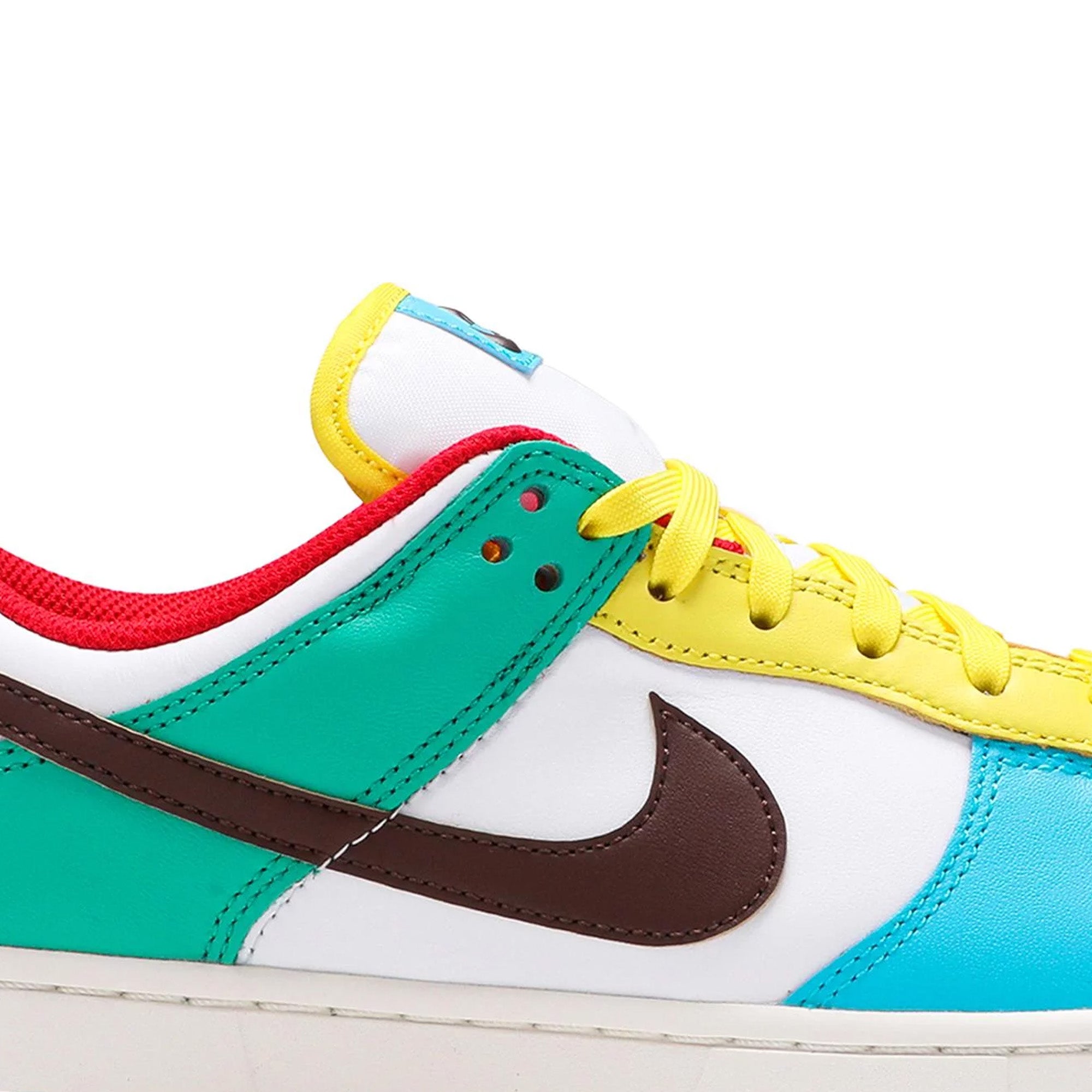 Nike Dunk Low SE 'Free 99 White' Sneakers - Men's/Women's Casual Basketball Shoes for Streetwear & Everyday Fashion